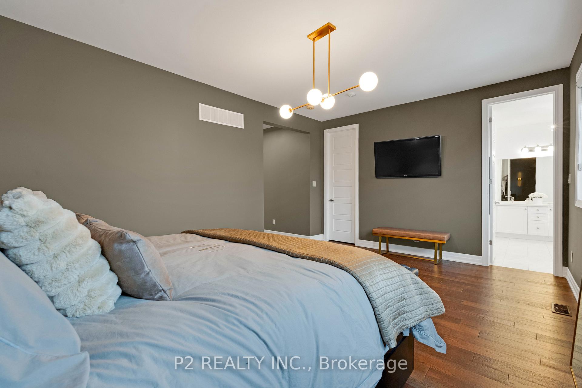 Photo 26 of 10 King Boulevard, King, King City — HOMEH