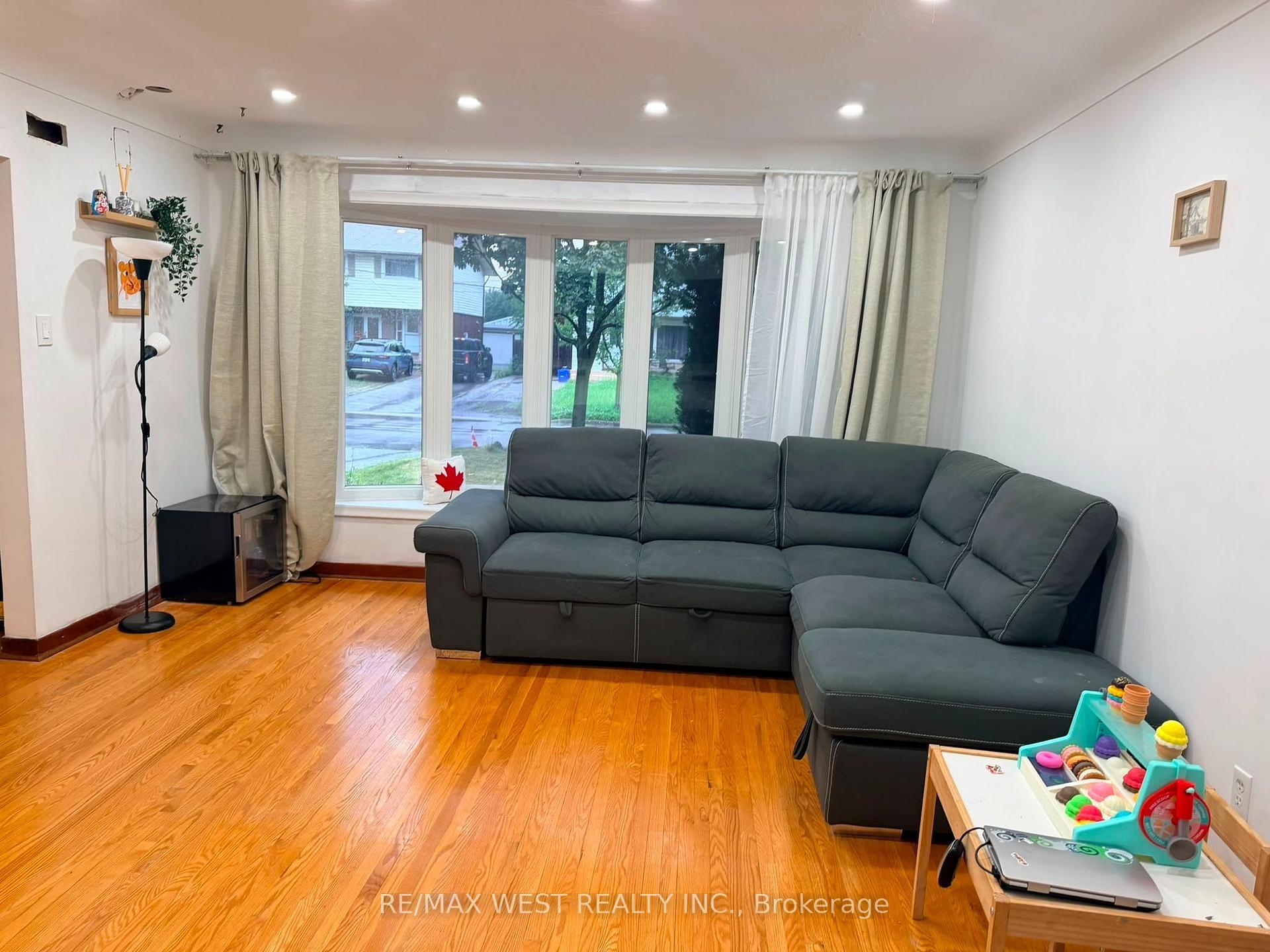 Photo 2 of 1254 Treeland Street, Burlington, Freeman — HOMEH