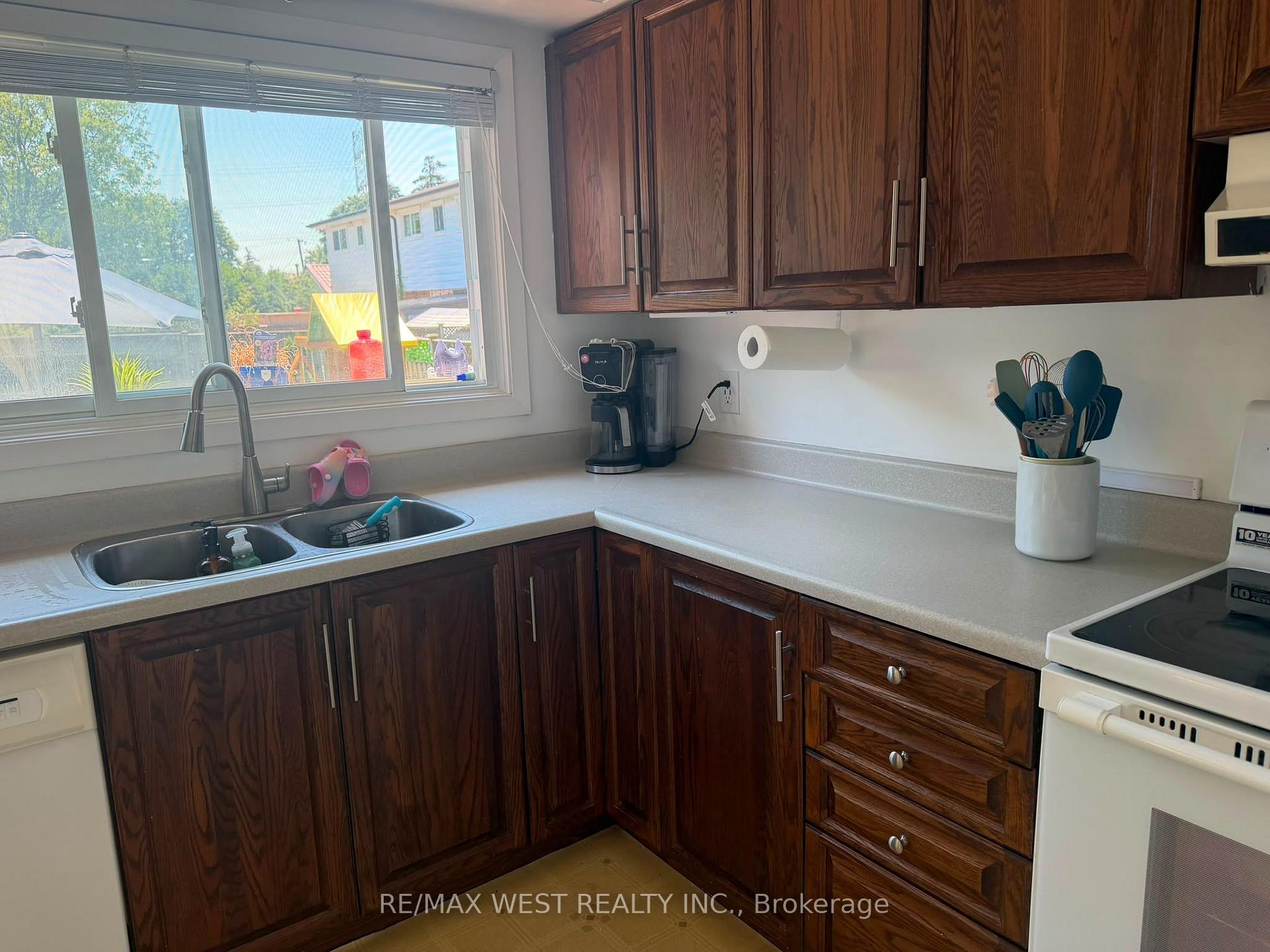 Photo 6 of 1254 Treeland Street, Burlington, Freeman — HOMEH