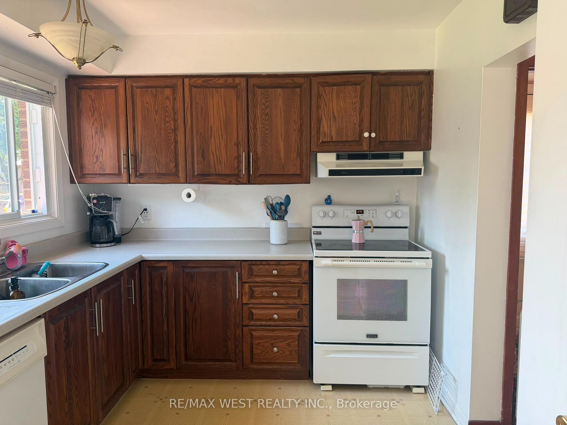 Photo 7 of 1254 Treeland Street, Burlington, Freeman — HOMEH