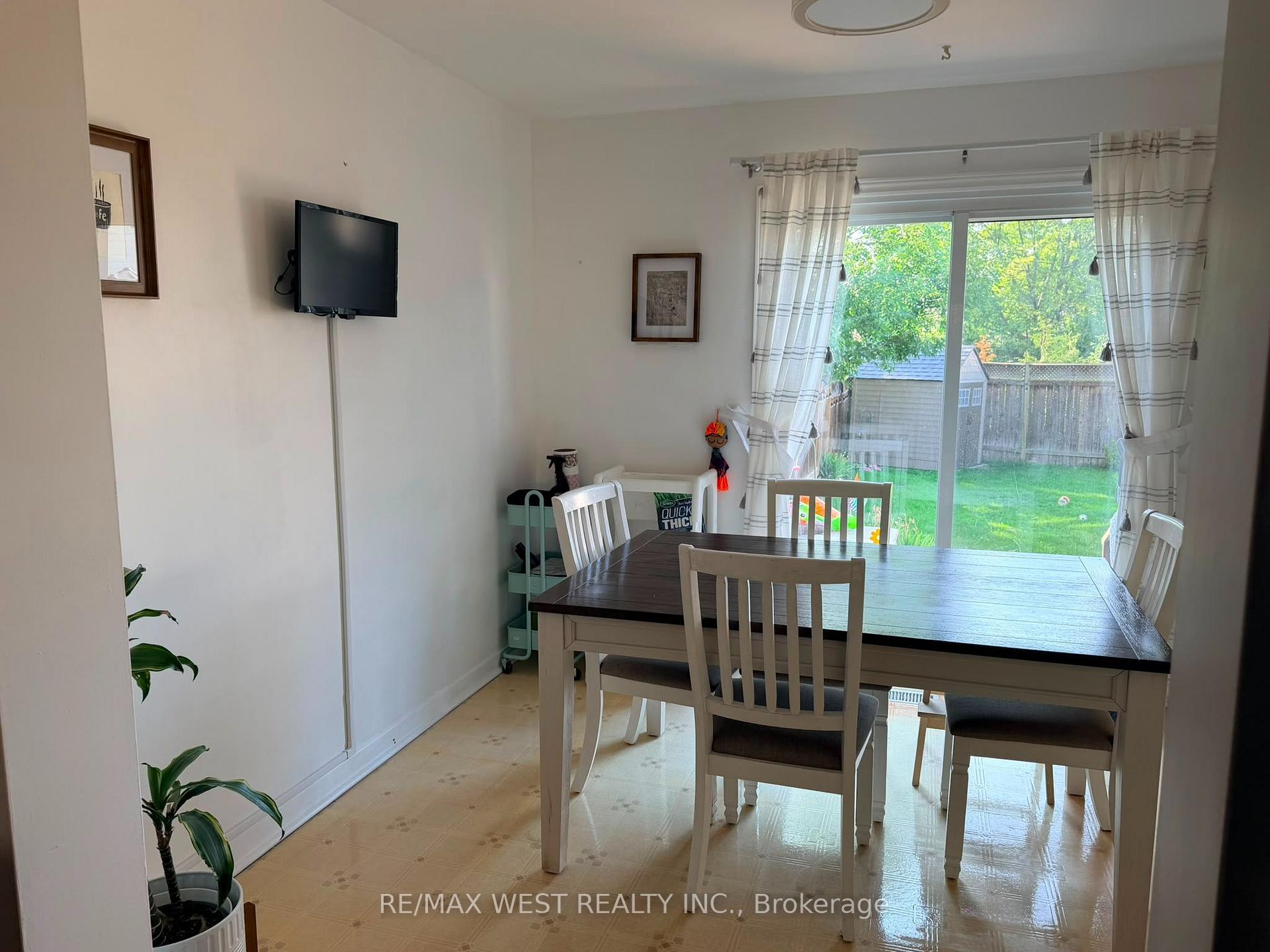 Photo 9 of 1254 Treeland Street, Burlington, Freeman — HOMEH