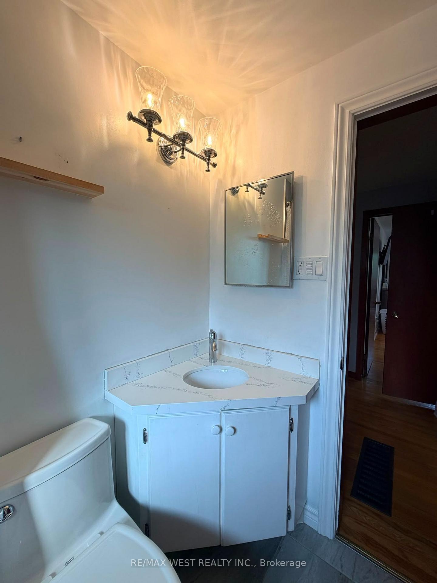 Photo 10 of 1254 Treeland Street, Burlington, Freeman — HOMEH