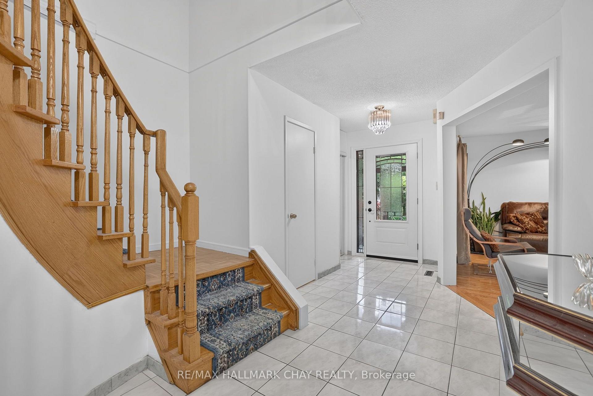 Photo 6 of 76 Donna Drive, Brampton, Brampton West — HOMEH