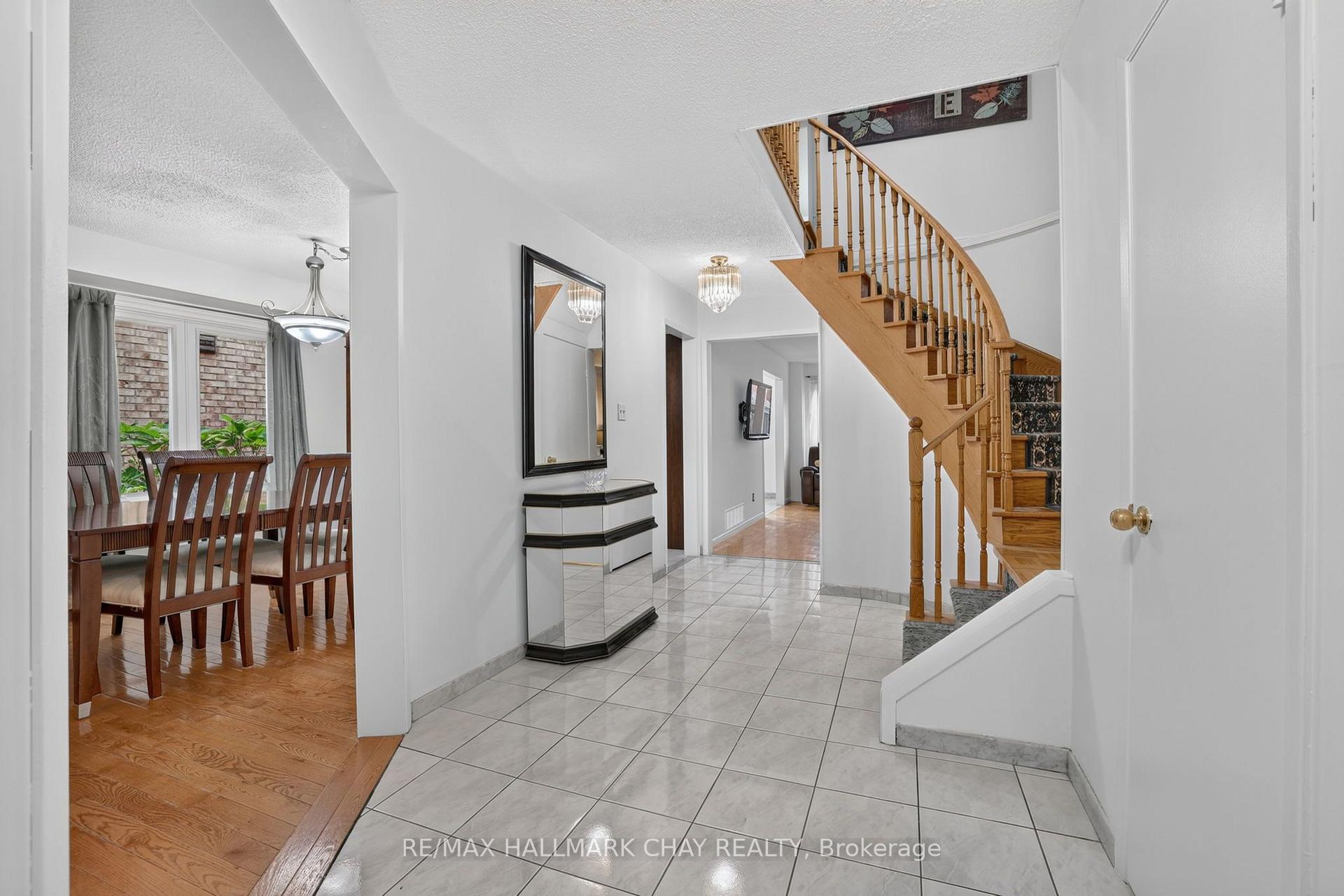 Photo 7 of 76 Donna Drive, Brampton, Brampton West — HOMEH