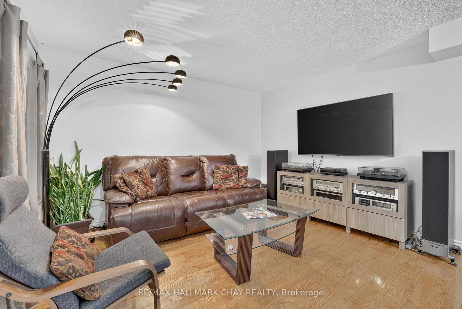 Photo 9 of 76 Donna Drive, Brampton, Brampton West — HOMEH