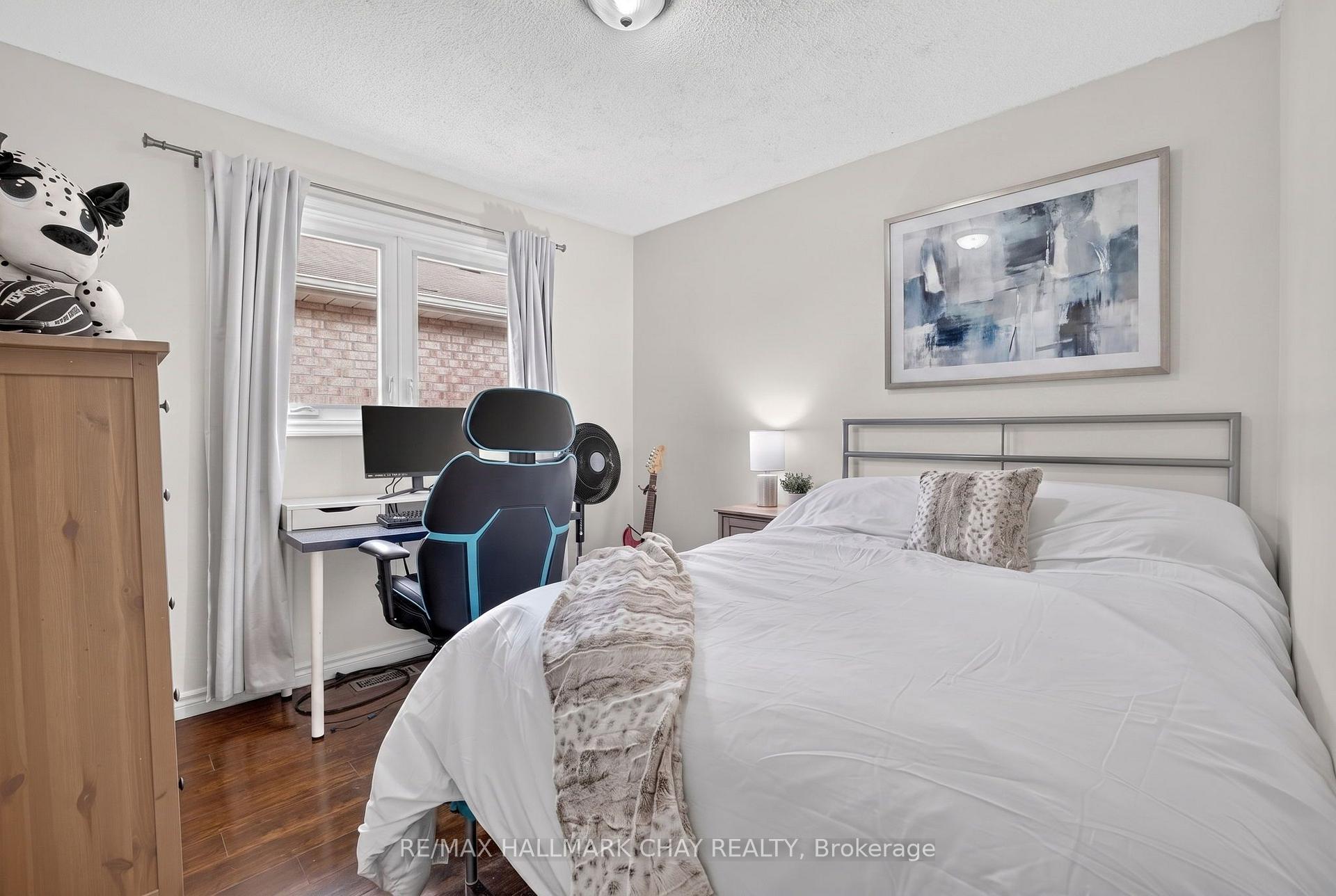 Photo 17 of 76 Donna Drive, Brampton, Brampton West — HOMEH