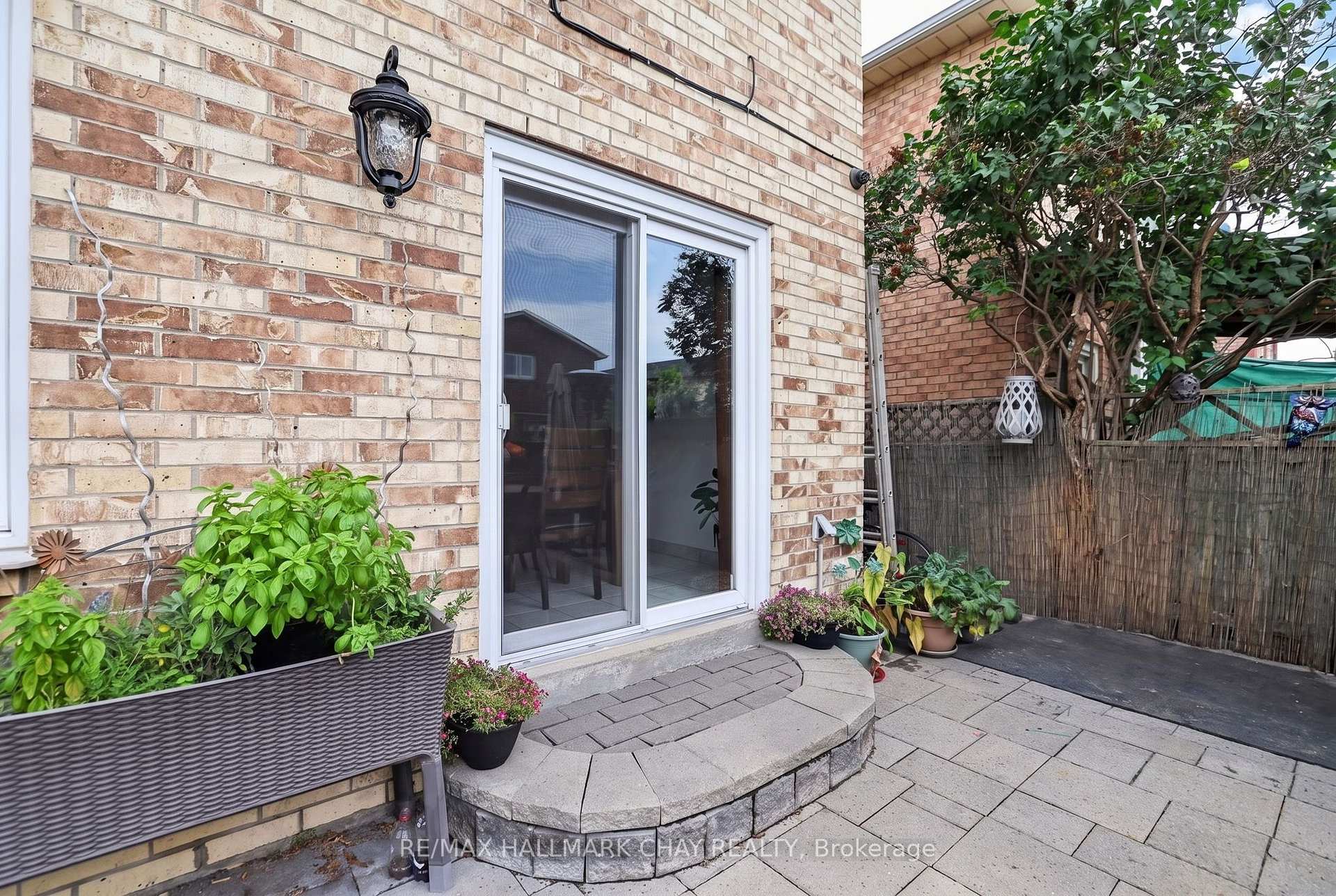 Photo 23 of 76 Donna Drive, Brampton, Brampton West — HOMEH