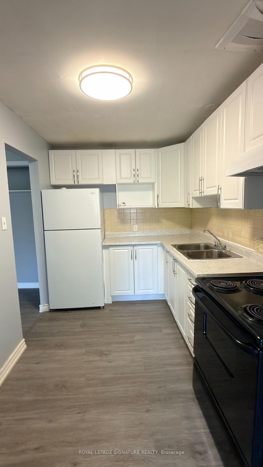 Photo 3 of Unit 5, 92 Wolfe Street, Oshawa, Lakeview — HOMEH