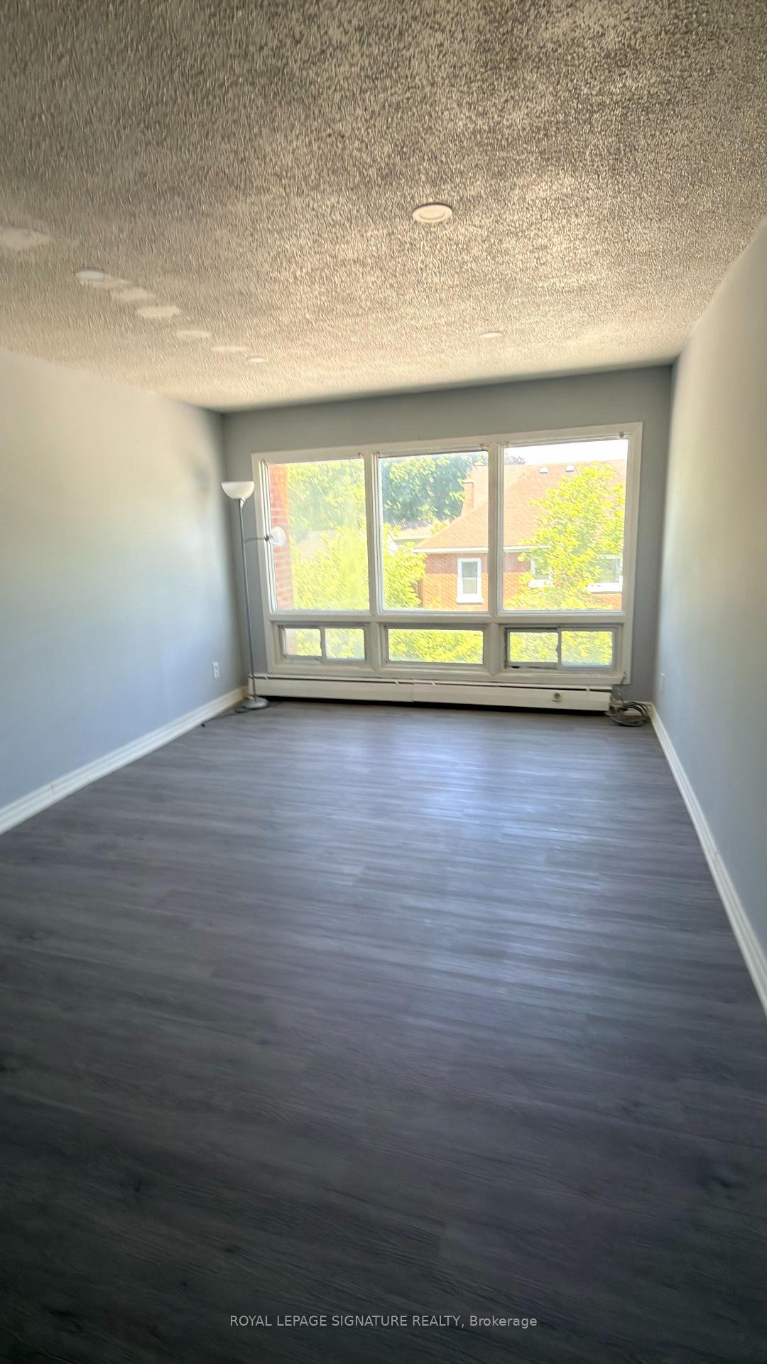 Photo 4 of Unit 5, 92 Wolfe Street, Oshawa, Lakeview — HOMEH