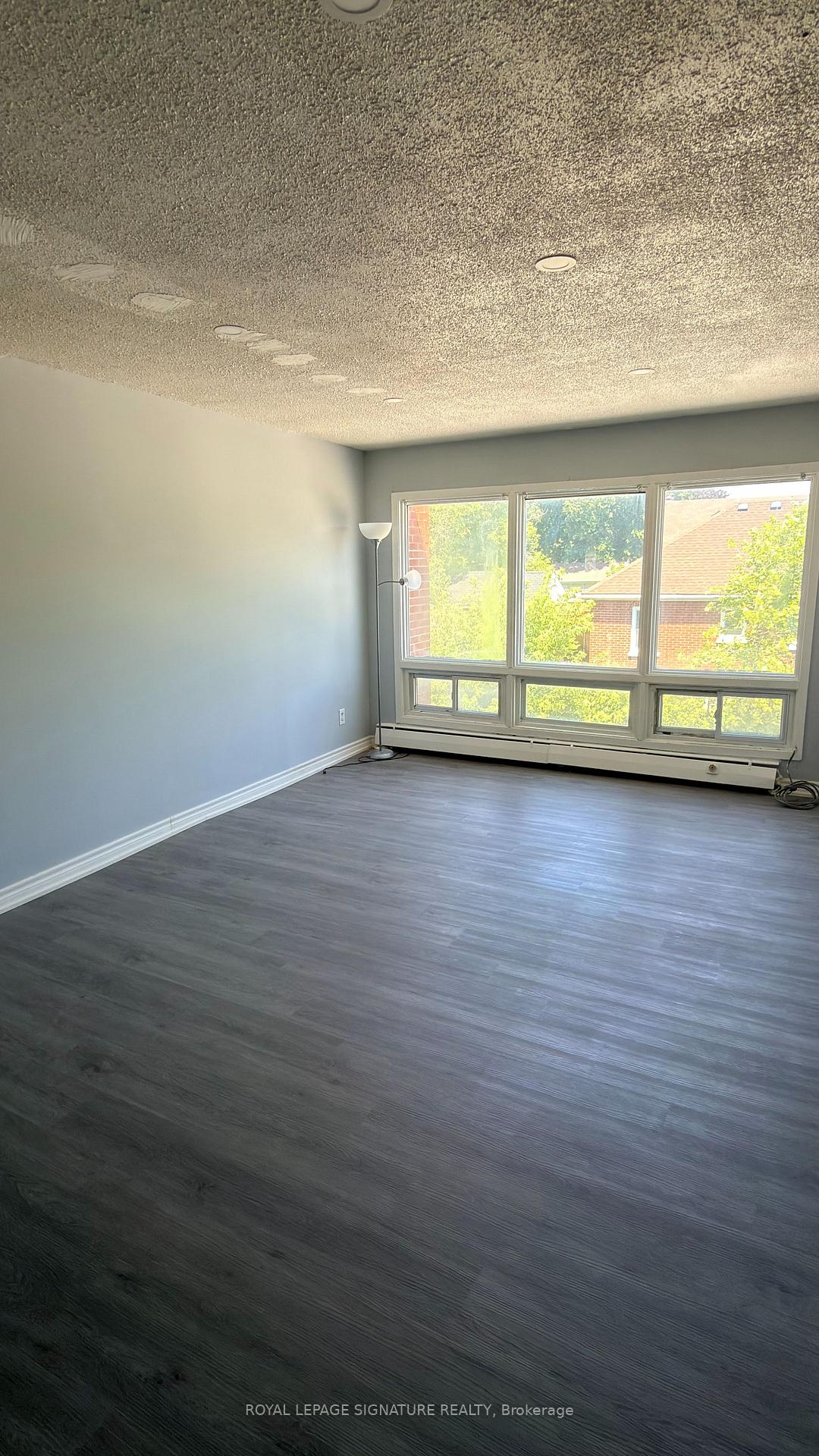Photo 5 of Unit 5, 92 Wolfe Street, Oshawa, Lakeview — HOMEH