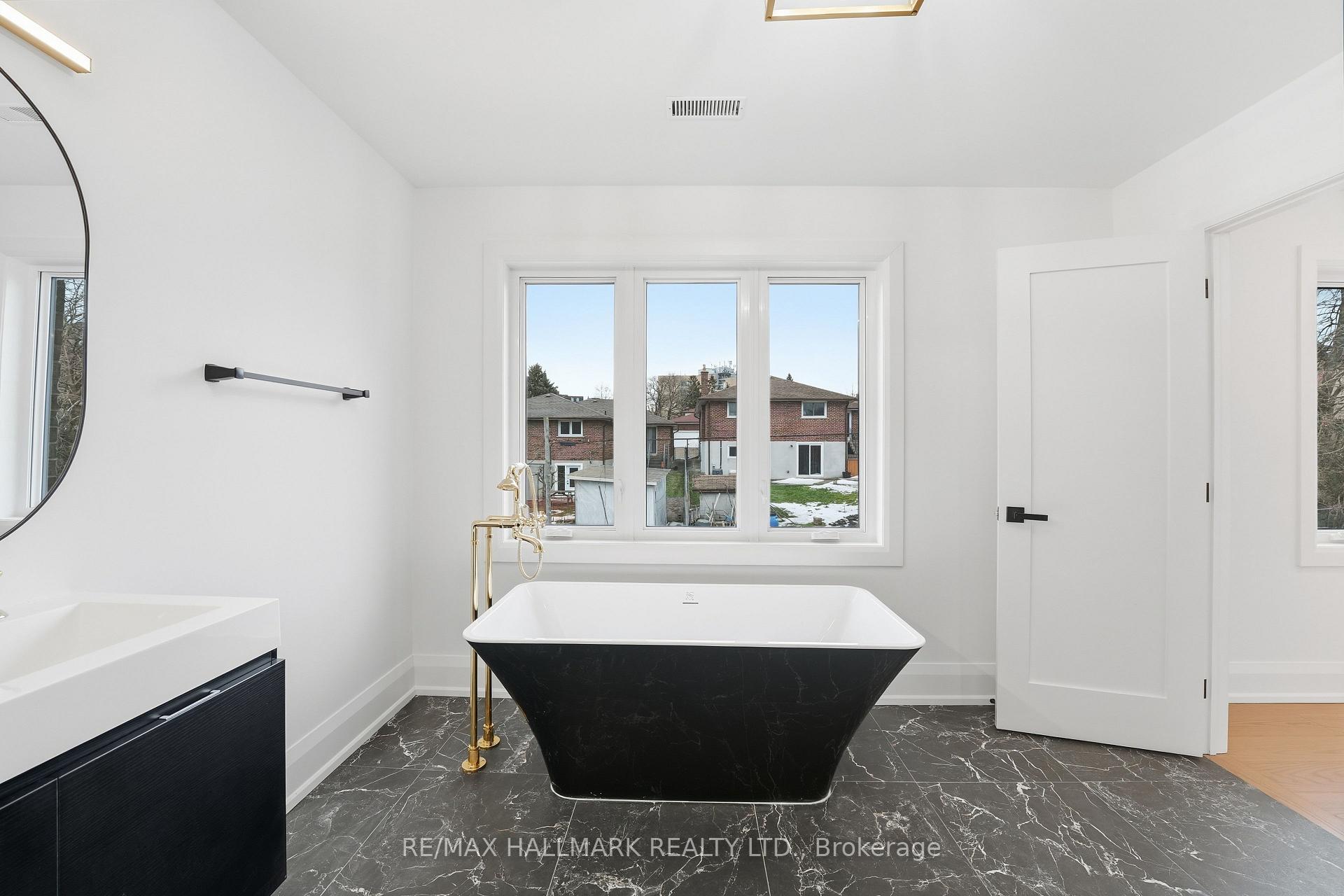 Photo 13 of 49 Greendowns Drive, Scarborough, Scarborough Village — HOMEH
