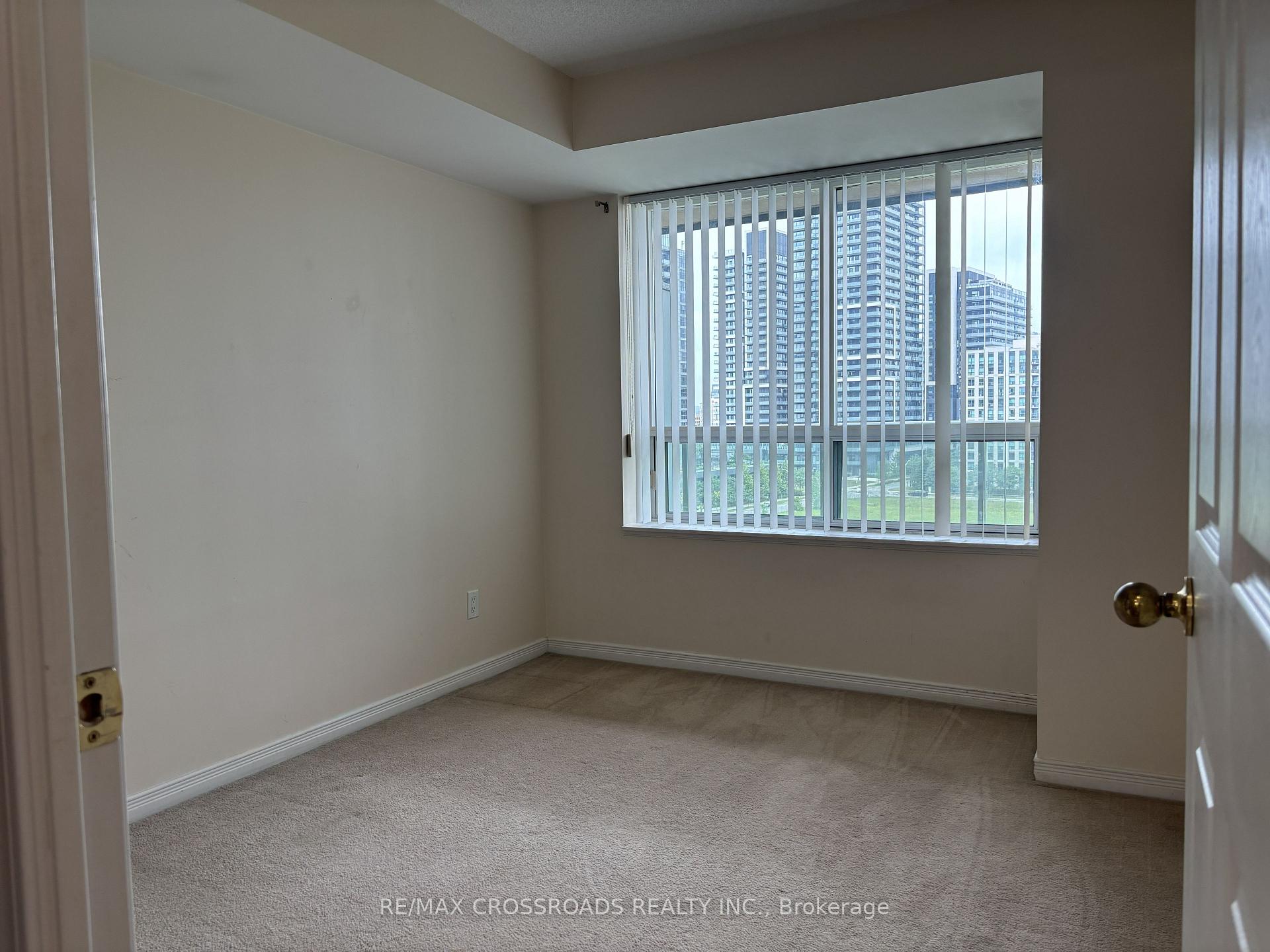 Photo 4 of Unit 801, 23 Oneida Crescent, Richmond Hill, Langstaff — HOMEH