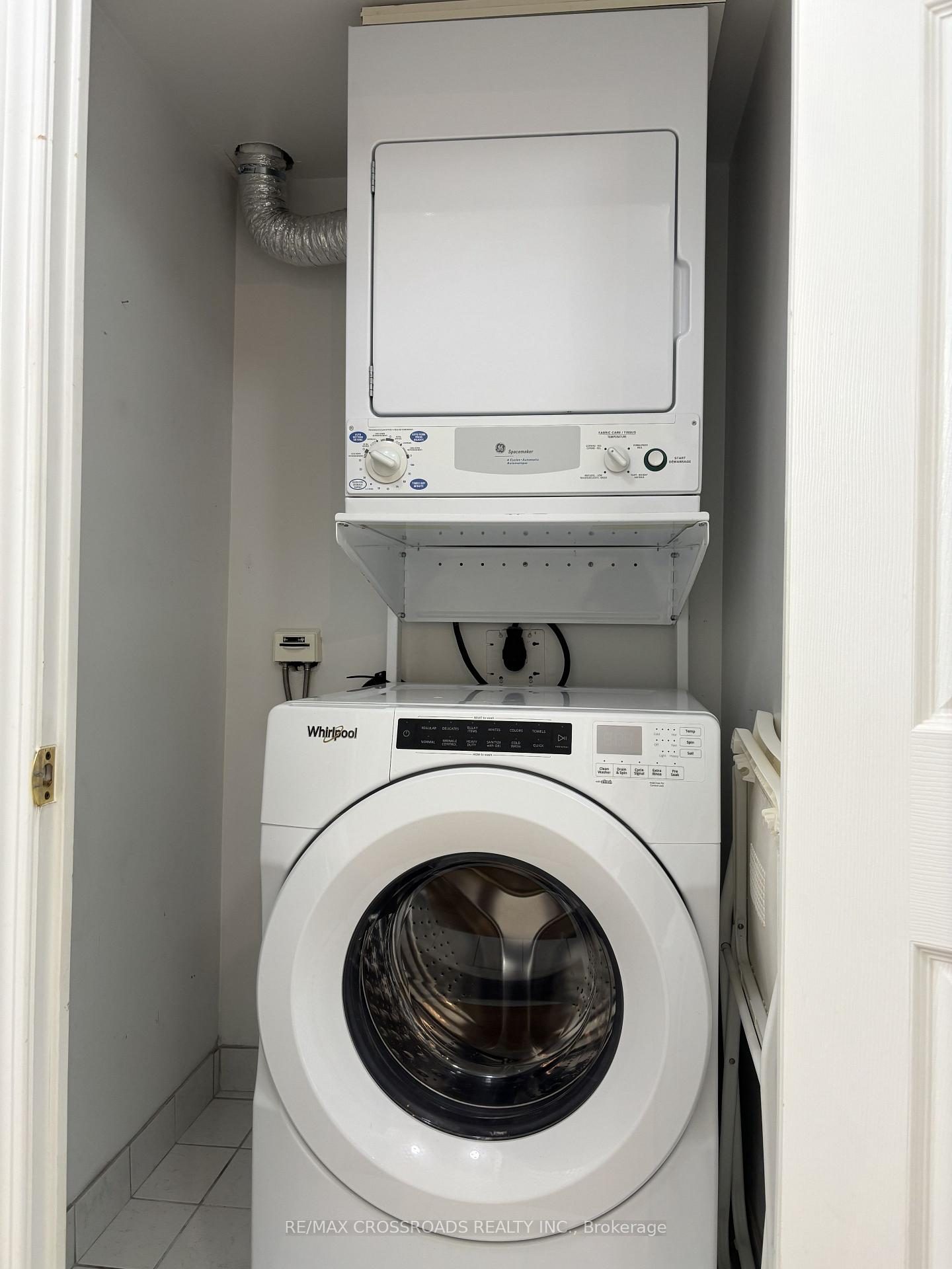 Photo 6 of Unit 801, 23 Oneida Crescent, Richmond Hill, Langstaff — HOMEH