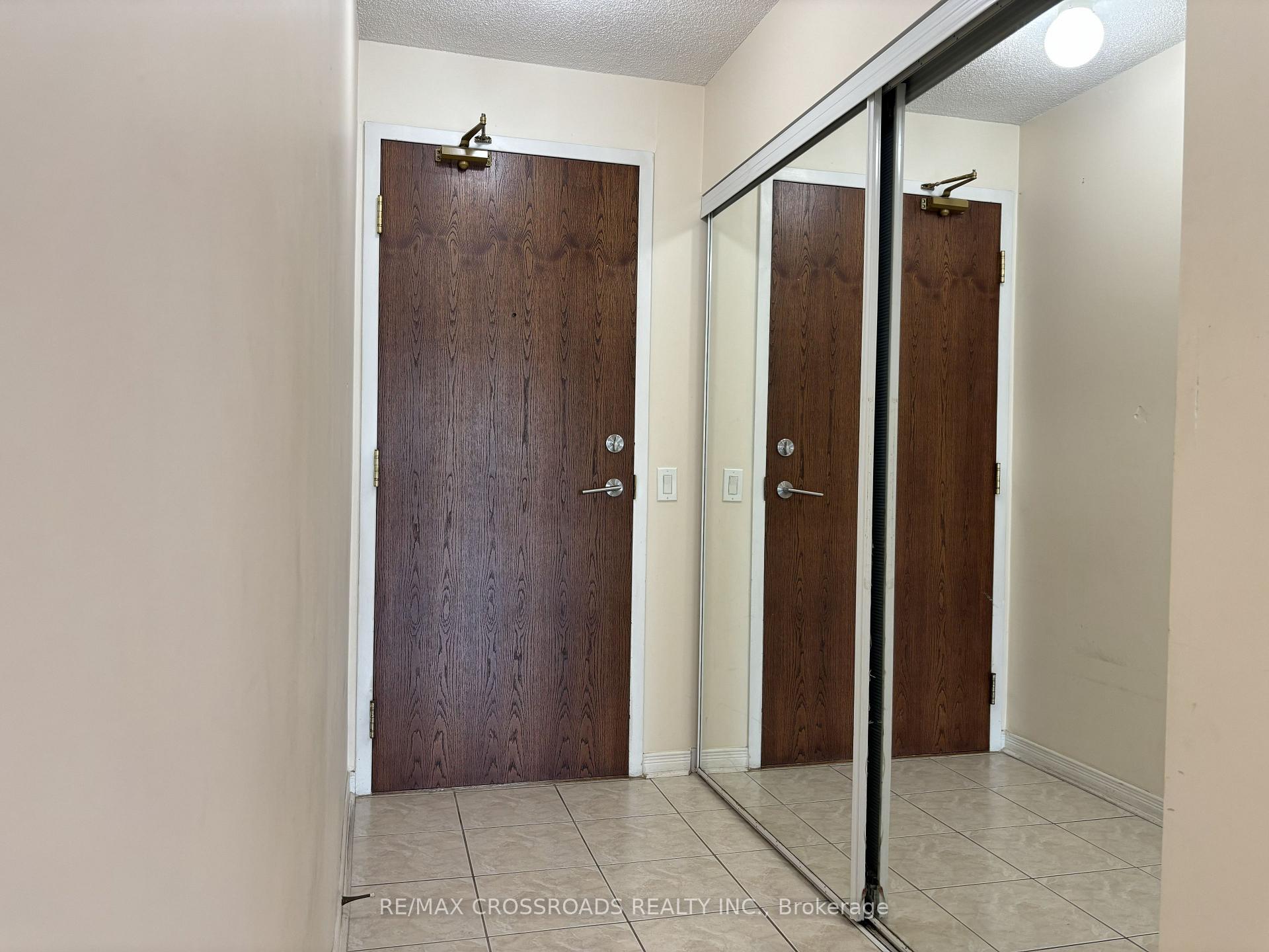 Photo 7 of Unit 801, 23 Oneida Crescent, Richmond Hill, Langstaff — HOMEH