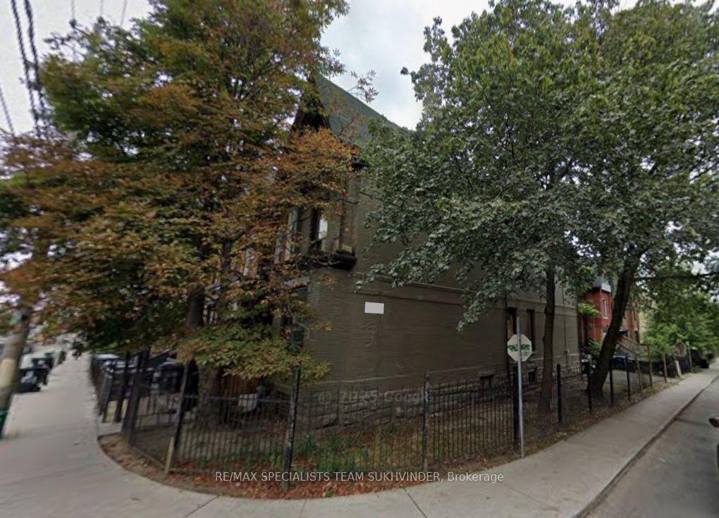 Photo 2 of 147 Gerrard Street E, Toronto, Moss Park — HOMEH