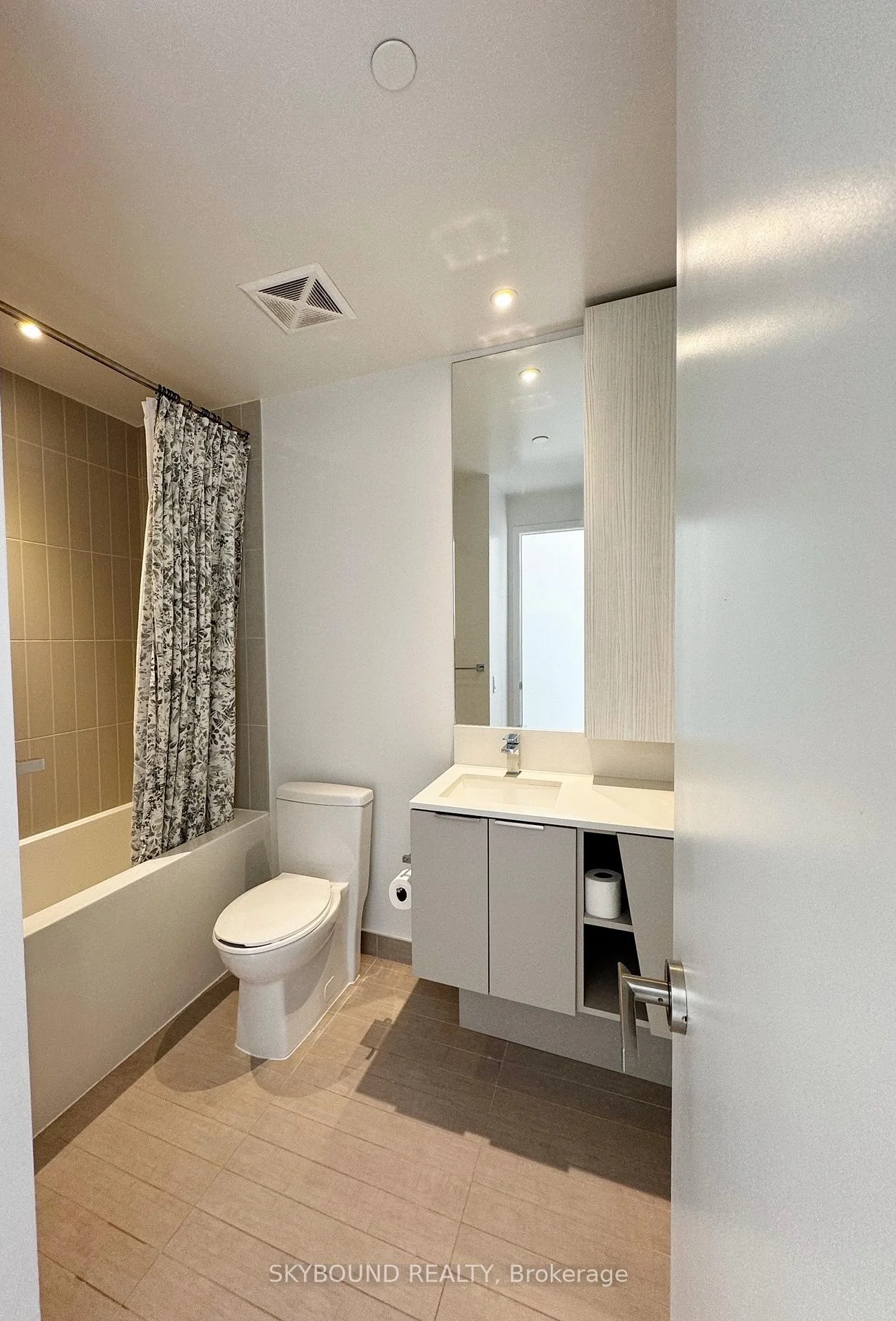 Photo 5 of Unit 529, 3900 Confederation Parkway, Mississauga, City Centre — HOMEH