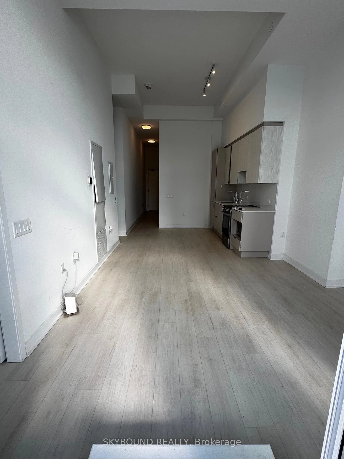 Photo 7 of Unit 529, 3900 Confederation Parkway, Mississauga, City Centre — HOMEH