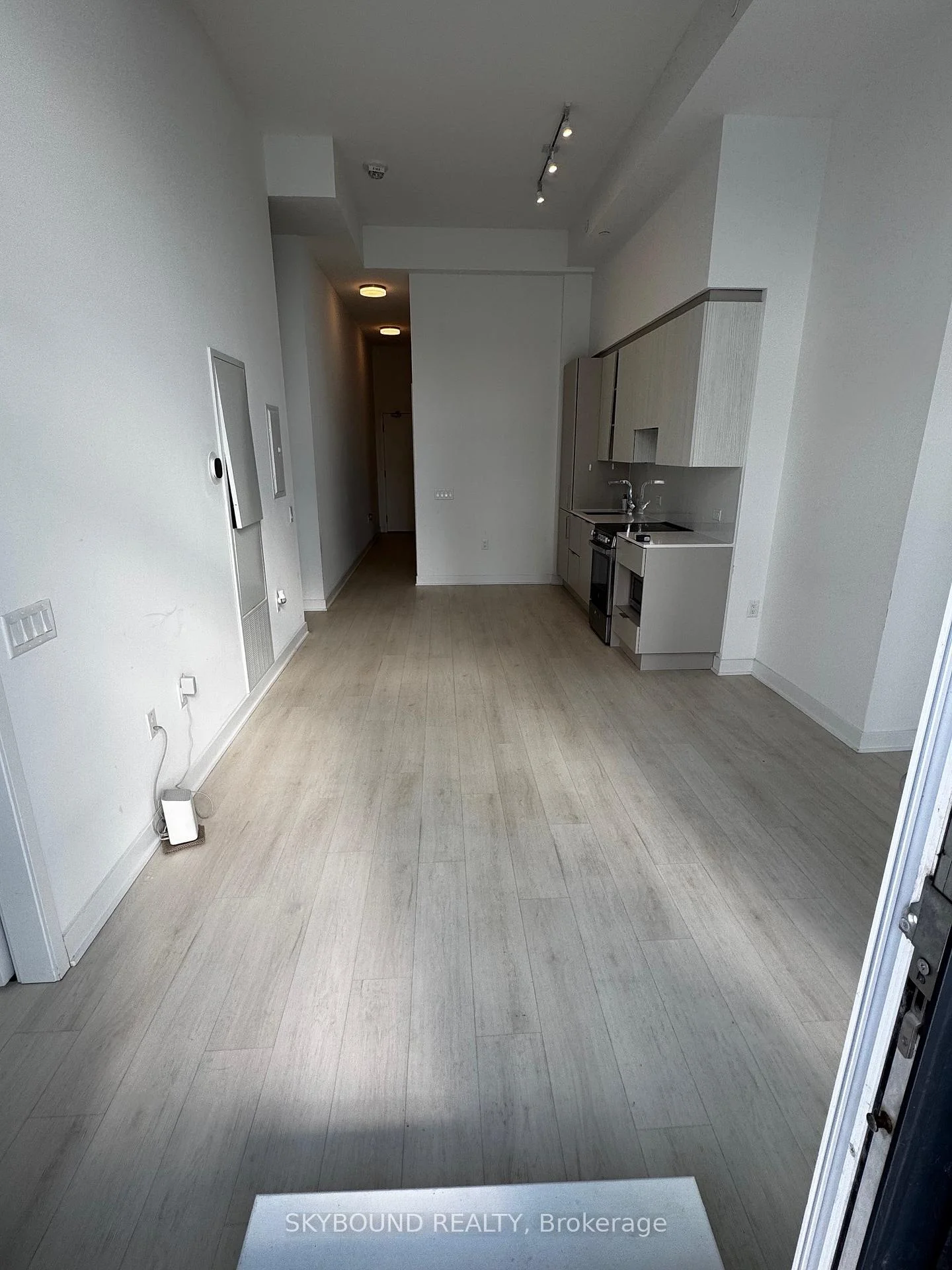 Photo 10 of Unit 529, 3900 Confederation Parkway, Mississauga, City Centre — HOMEH