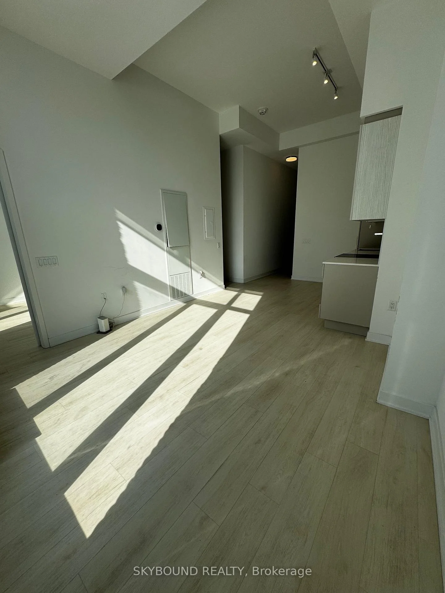 Photo 37 of Unit 529, 3900 Confederation Parkway, Mississauga, City Centre — HOMEH