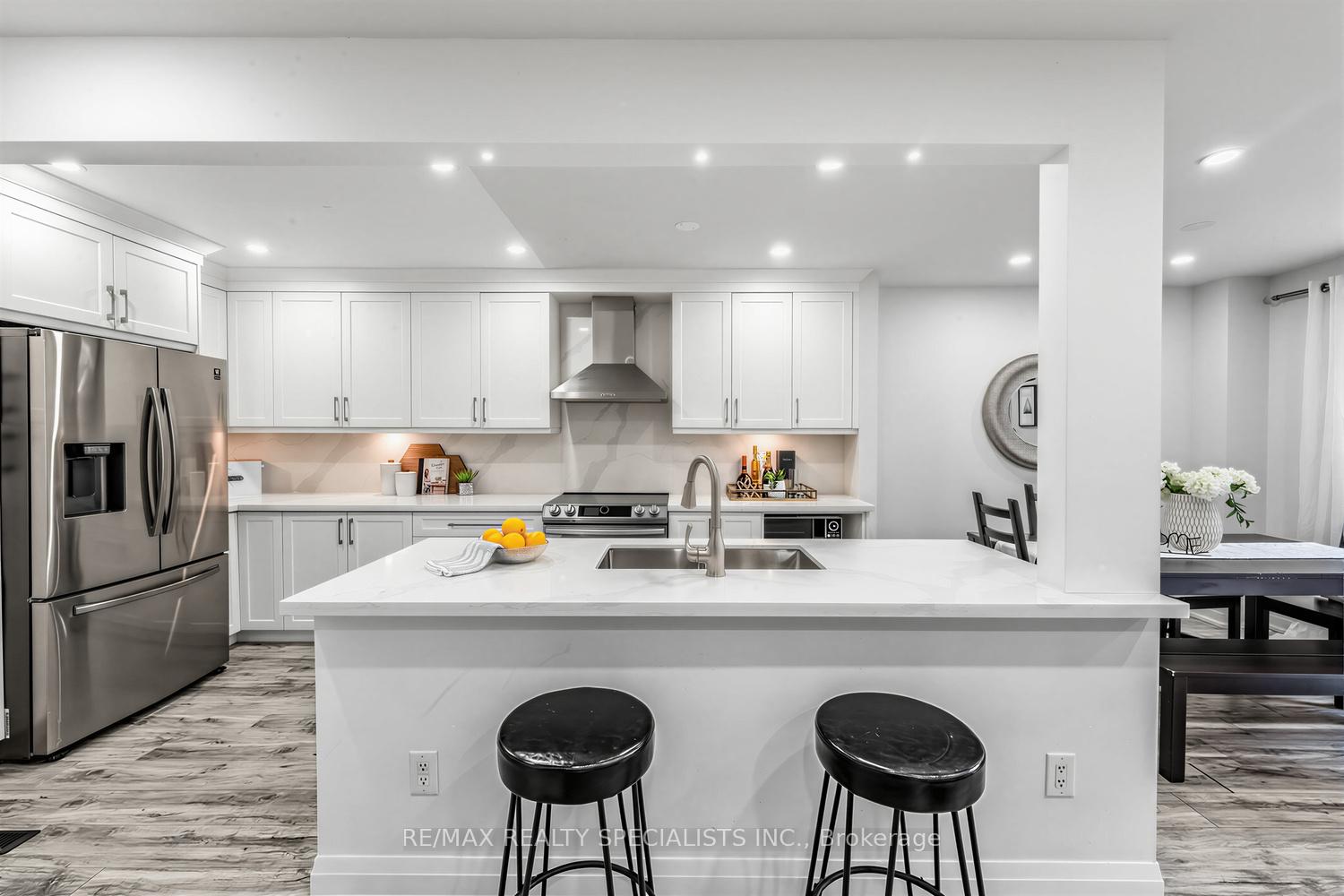 Photo 7 of Unit 7, 405 Hyacinthe Boulevard, Mississauga, Mississauga Valleys — HOMEH