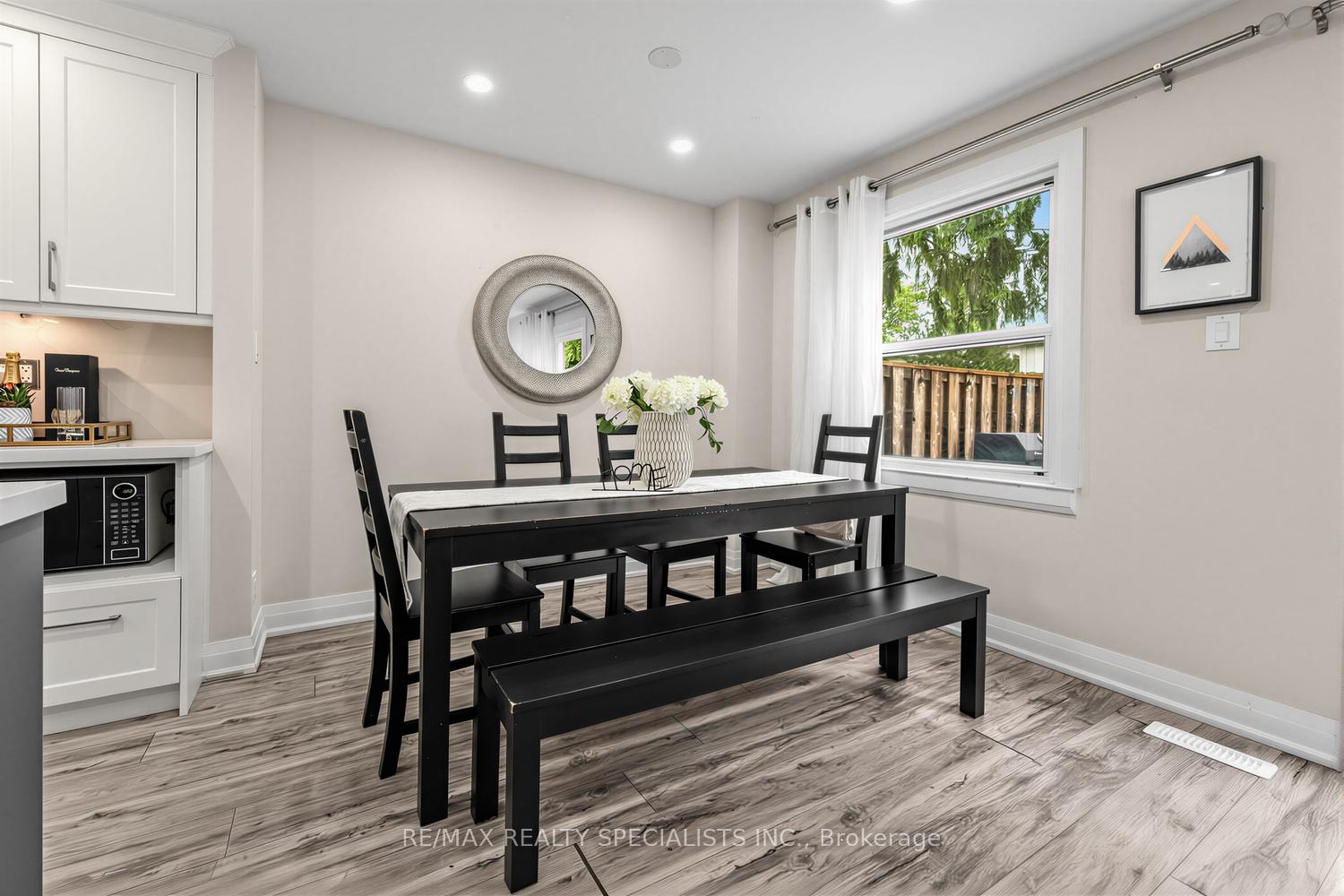 Photo 10 of Unit 7, 405 Hyacinthe Boulevard, Mississauga, Mississauga Valleys — HOMEH
