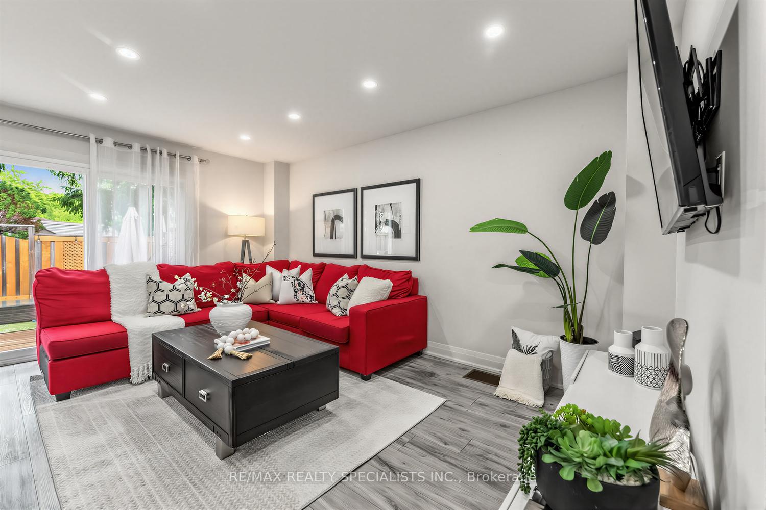 Photo 12 of Unit 7, 405 Hyacinthe Boulevard, Mississauga, Mississauga Valleys — HOMEH