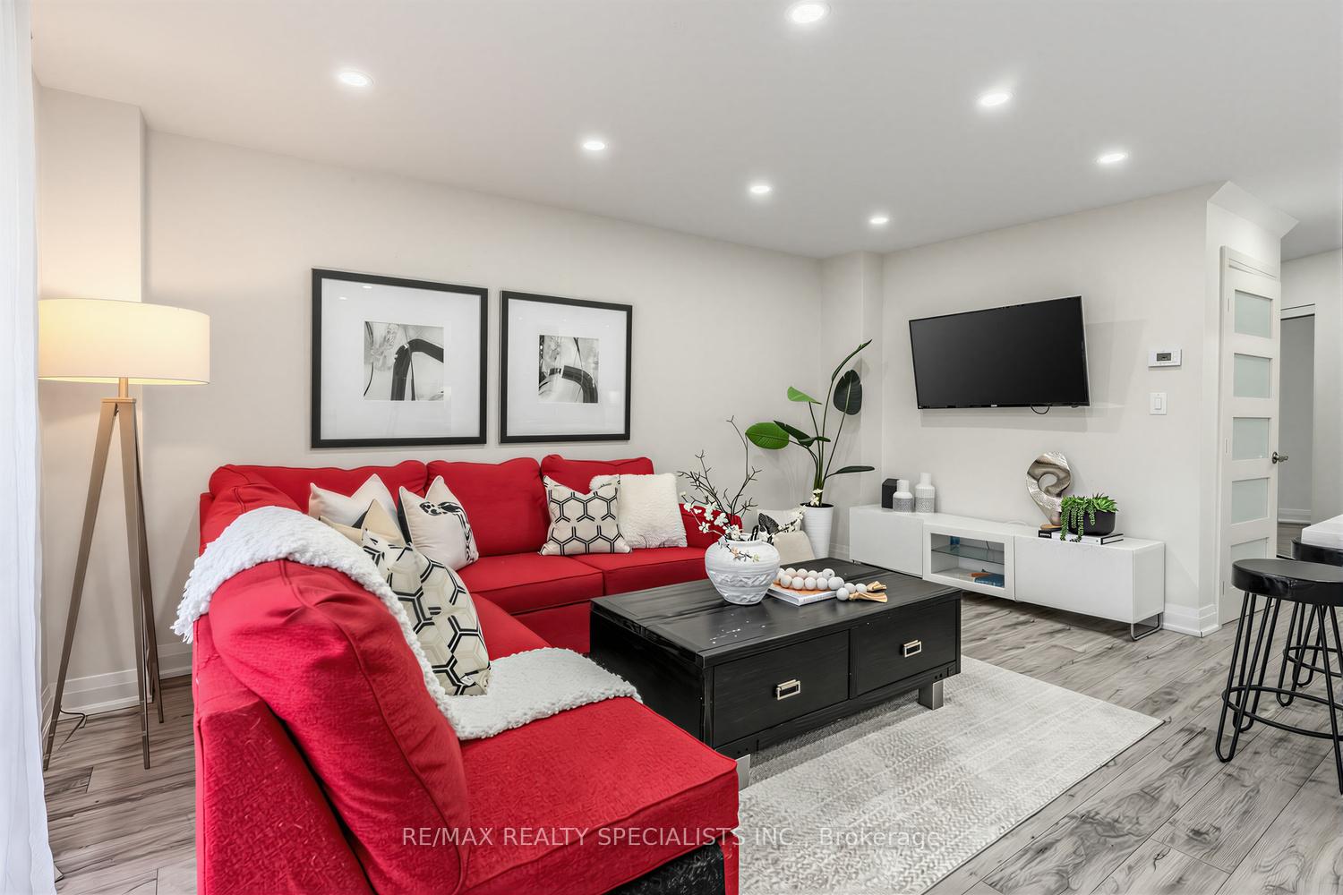 Photo 14 of Unit 7, 405 Hyacinthe Boulevard, Mississauga, Mississauga Valleys — HOMEH