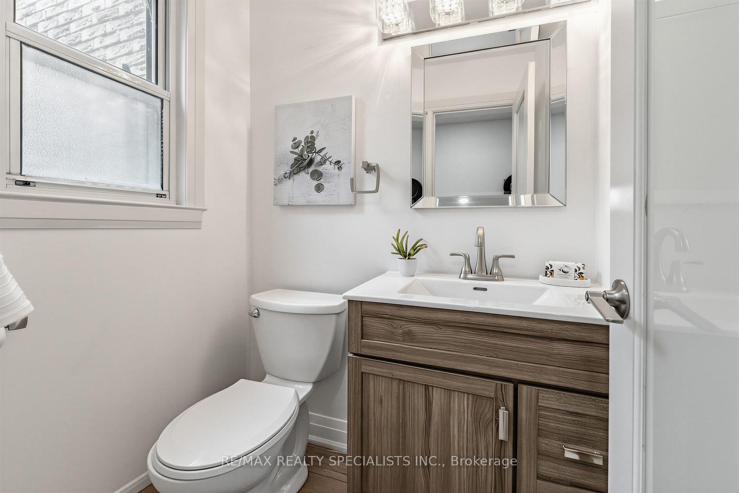 Photo 15 of Unit 7, 405 Hyacinthe Boulevard, Mississauga, Mississauga Valleys — HOMEH
