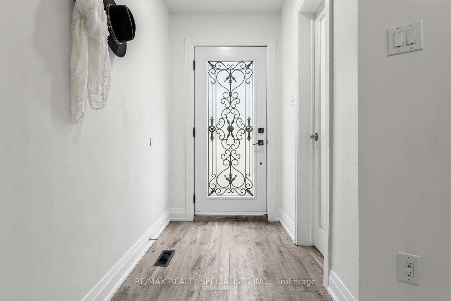 Photo 4 of Unit 7, 405 Hyacinthe Boulevard, Mississauga, Mississauga Valleys — HOMEH