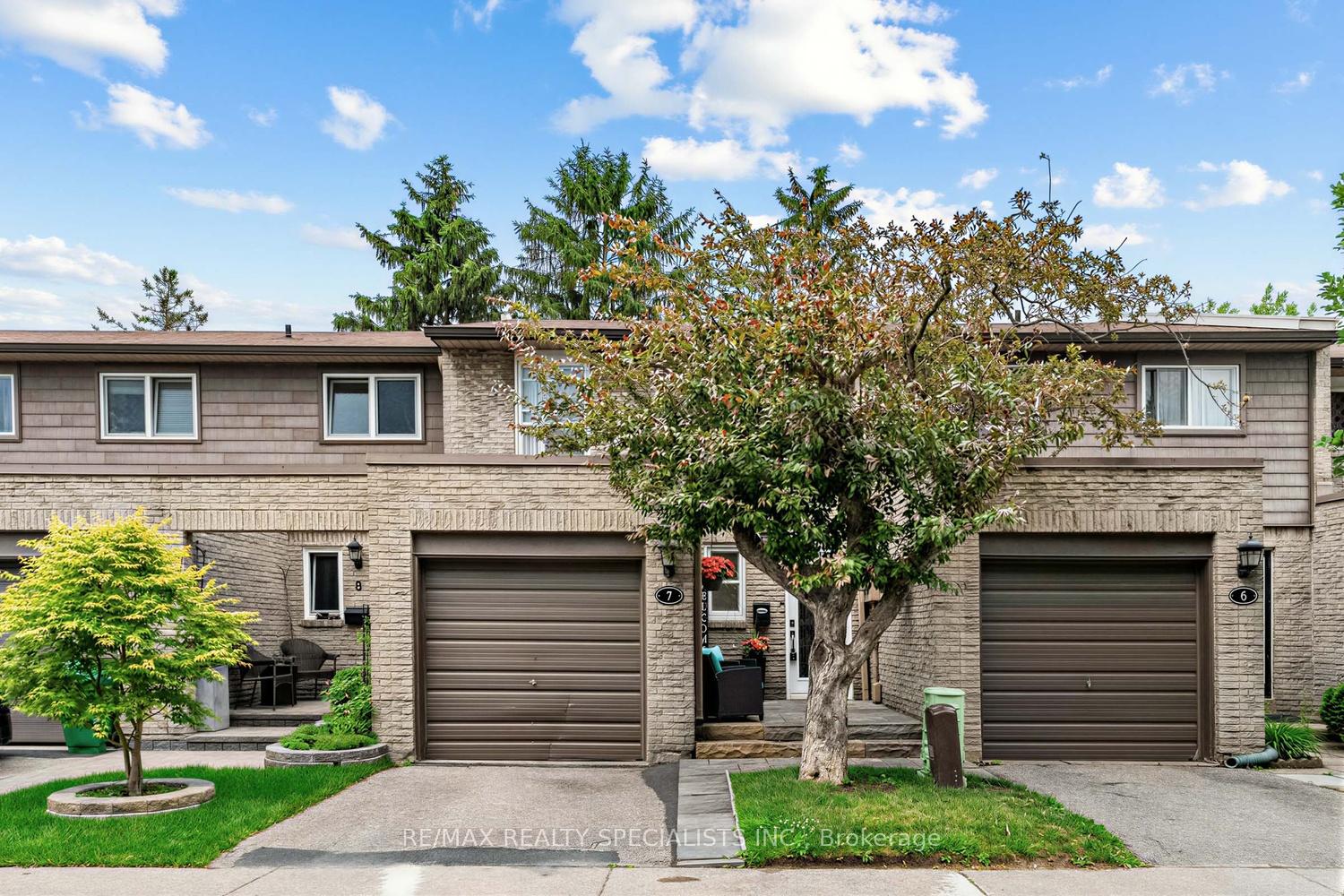 Photo 1 of Unit 7, 405 Hyacinthe Boulevard, Mississauga, Mississauga Valleys — HOMEH