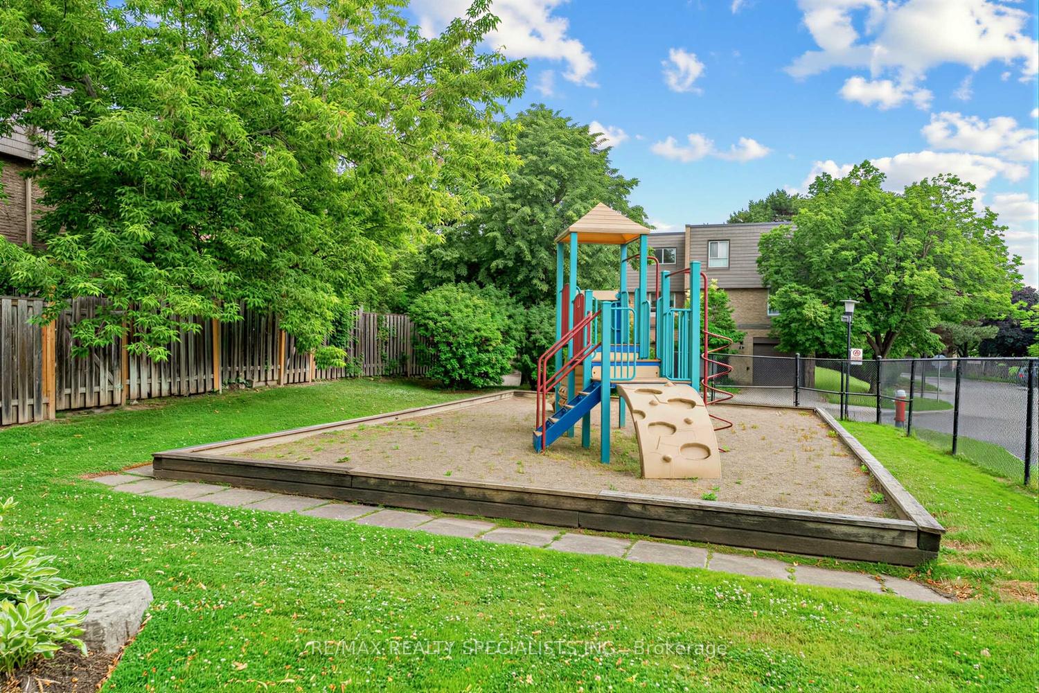 Photo 32 of Unit 7, 405 Hyacinthe Boulevard, Mississauga, Mississauga Valleys — HOMEH