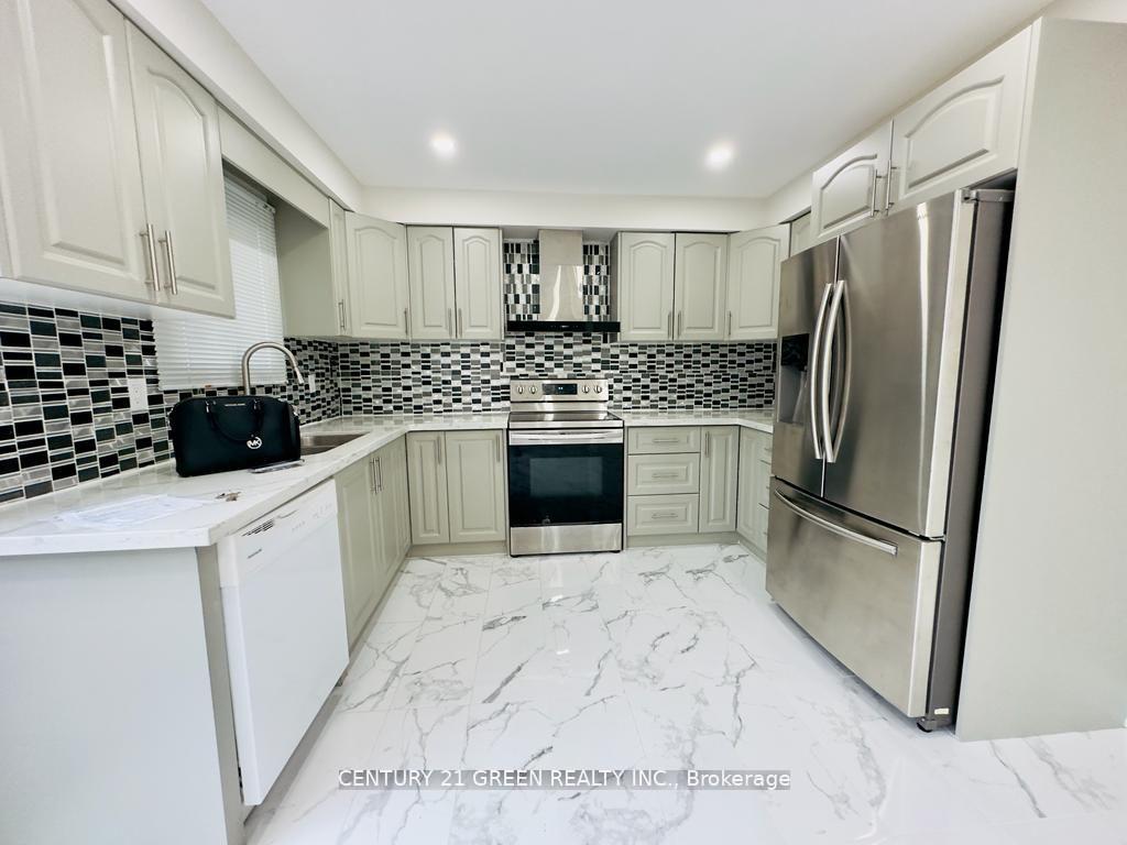 Photo 15 of 24 Sullivan Drive, Ajax, Central — HOMEH