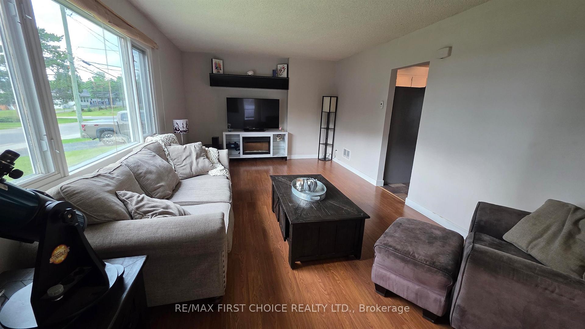 Photo 14 of 12 Drewry Drive, Kenora, Pinecrest — HOMEH