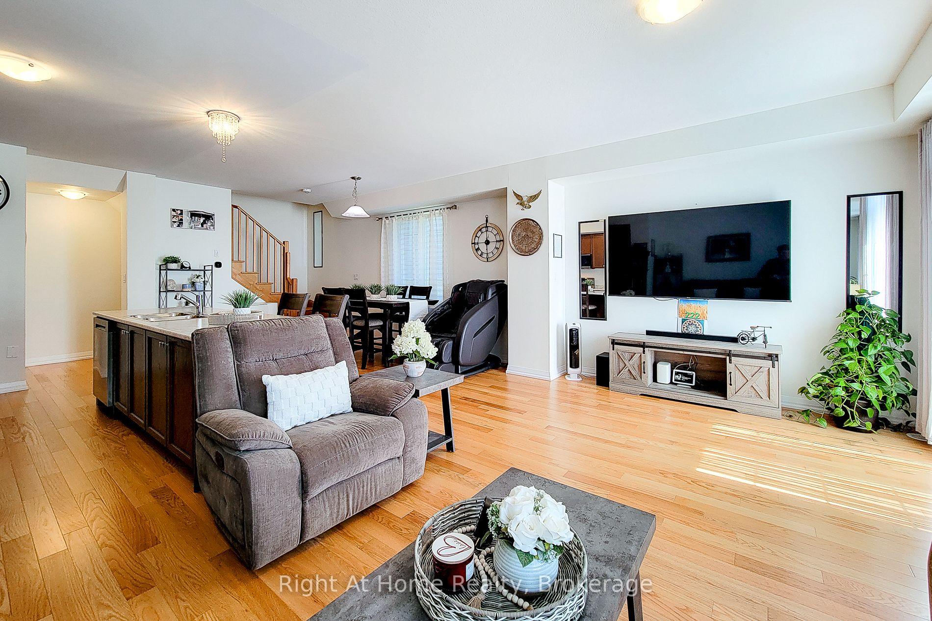 Photo 4 of 3 Norwich Crescent, Haldimand — HOMEH