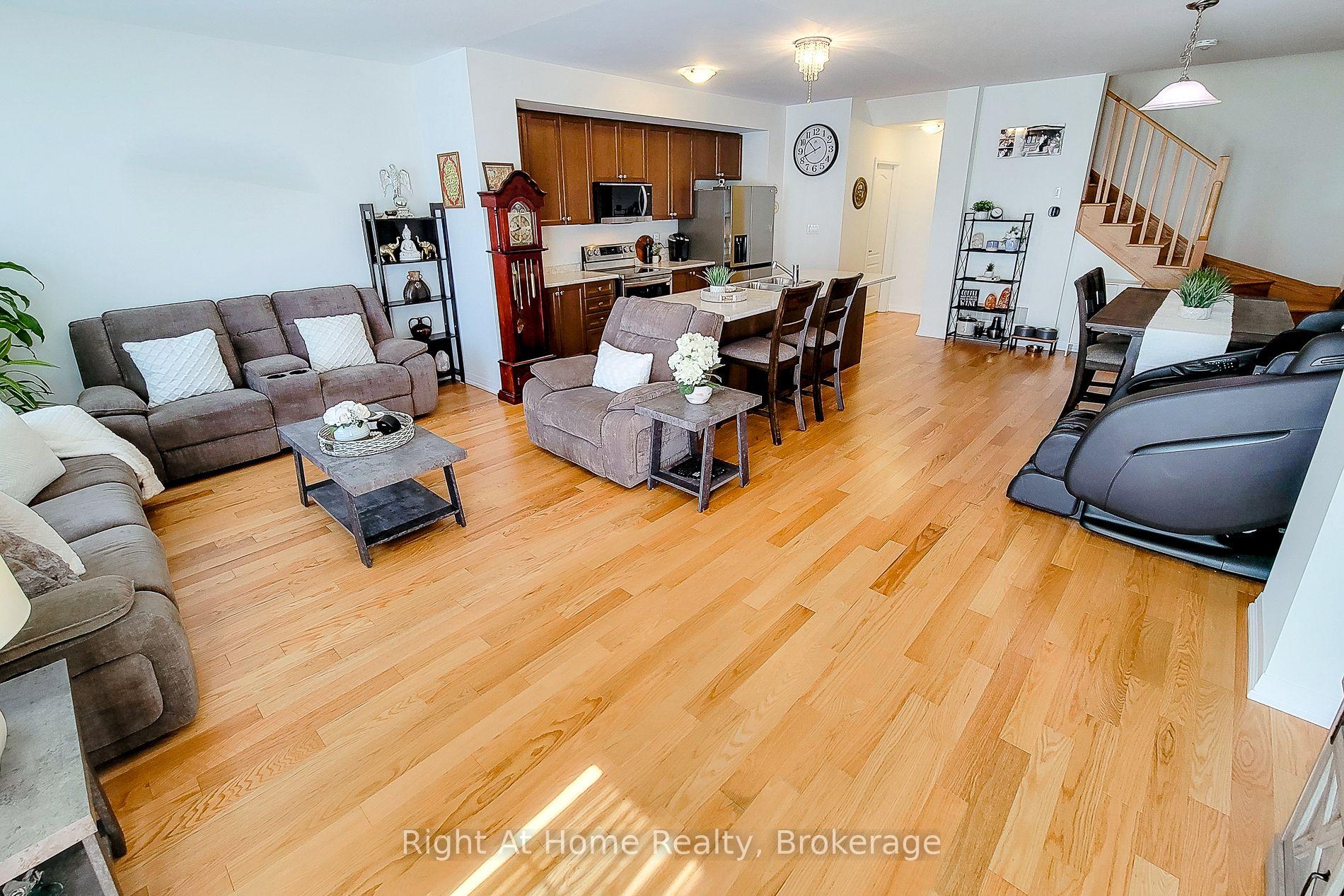 Photo 10 of 3 Norwich Crescent, Haldimand — HOMEH