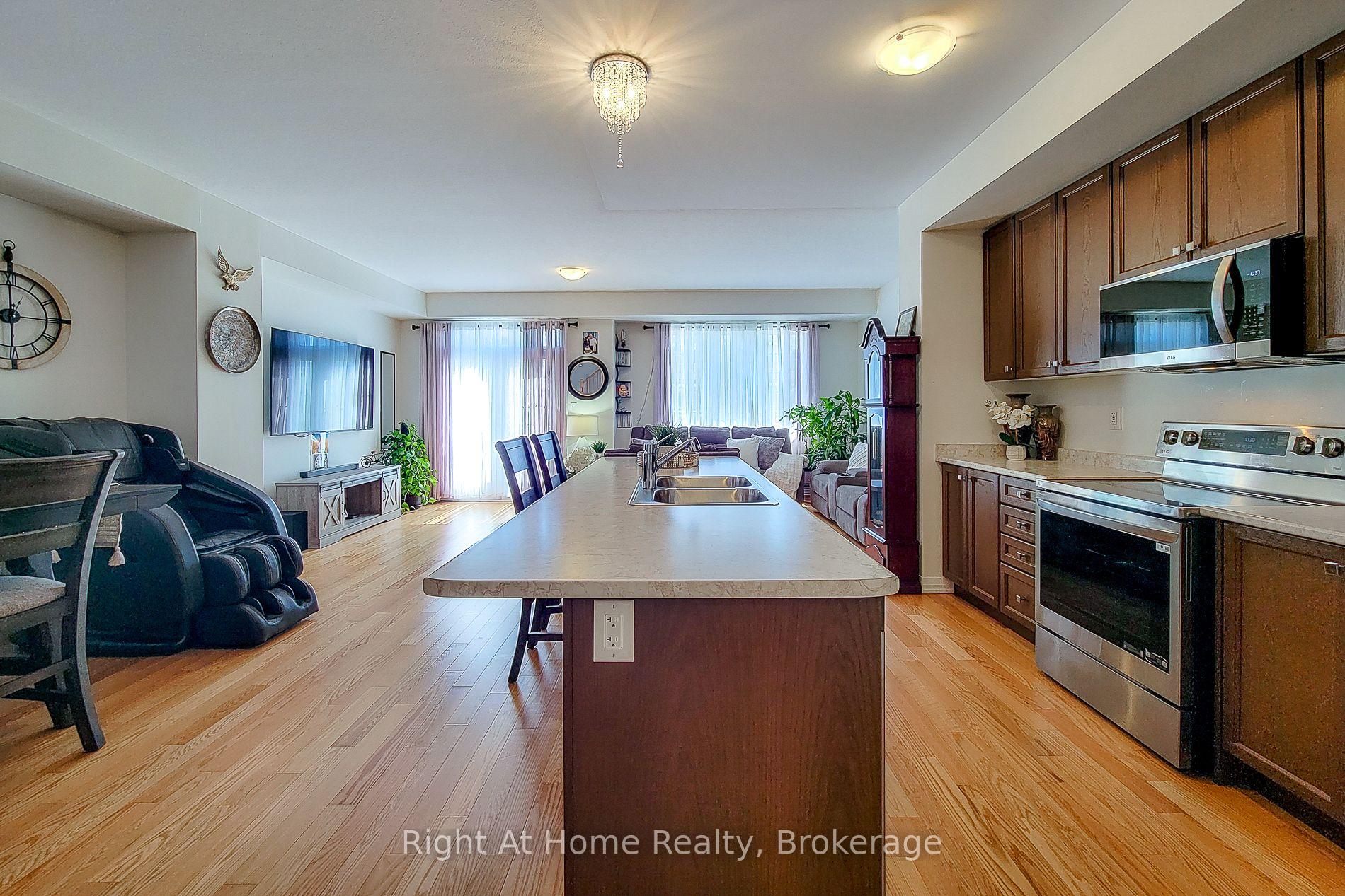 Photo 12 of 3 Norwich Crescent, Haldimand — HOMEH