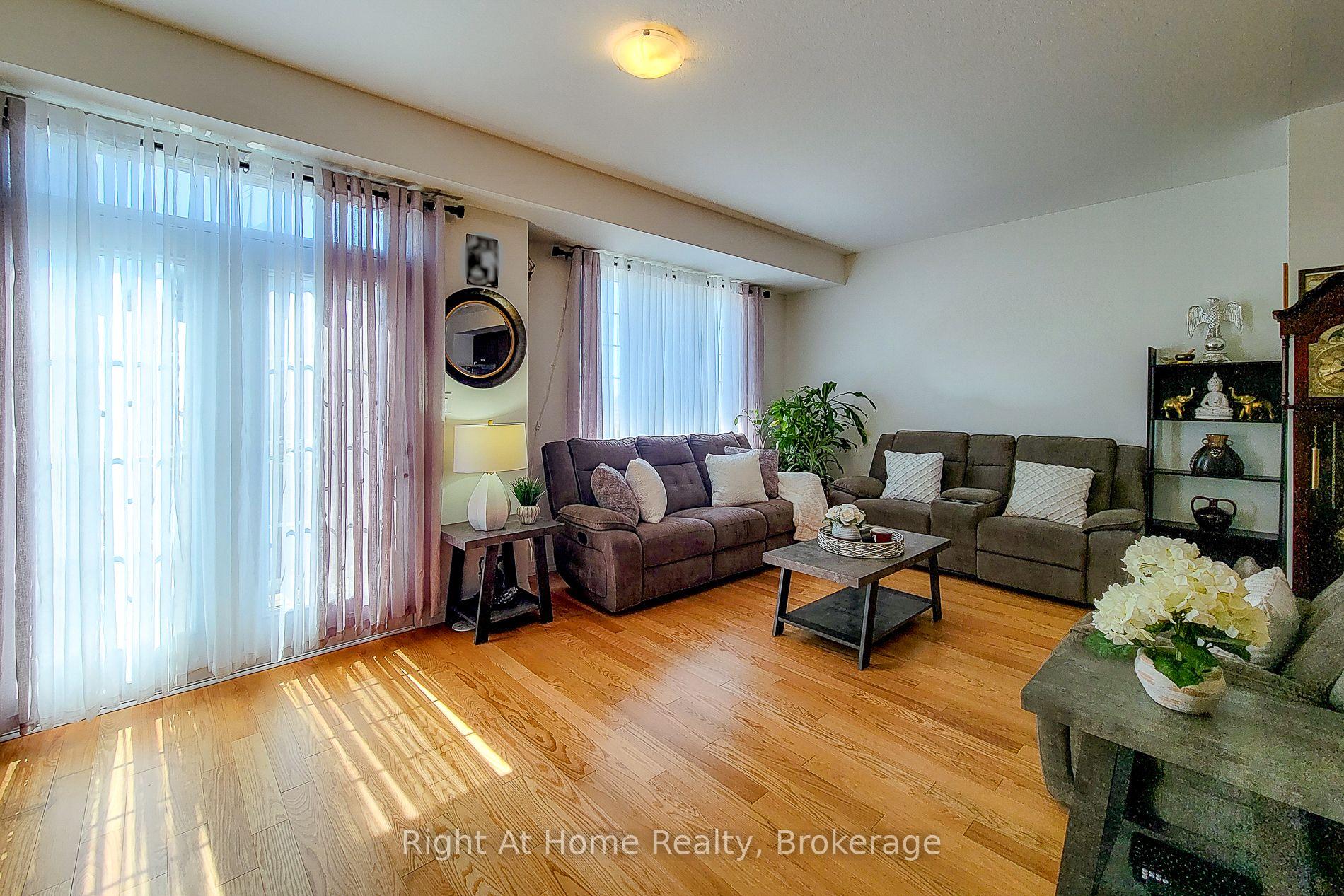 Photo 13 of 3 Norwich Crescent, Haldimand — HOMEH