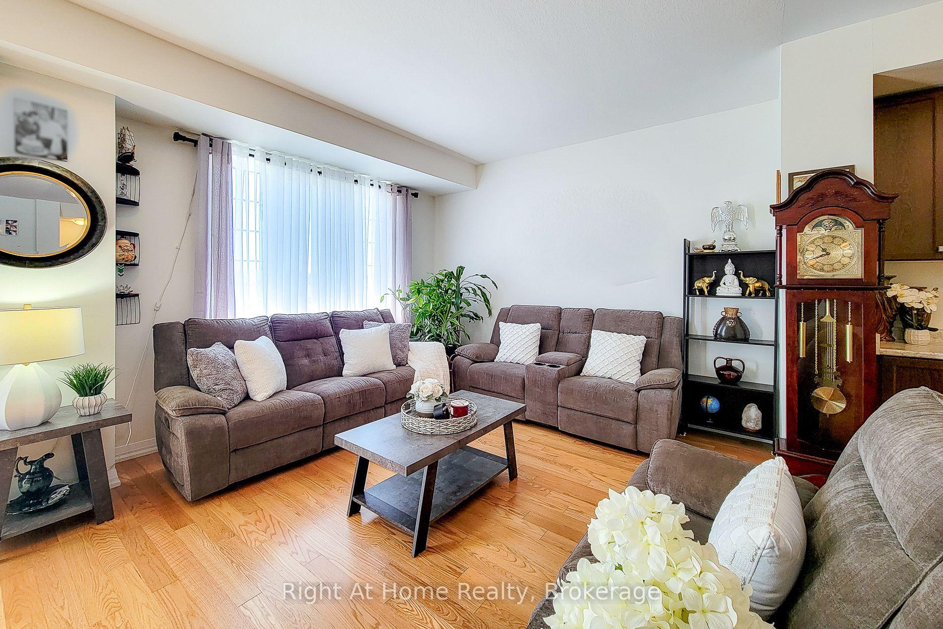 Photo 14 of 3 Norwich Crescent, Haldimand — HOMEH
