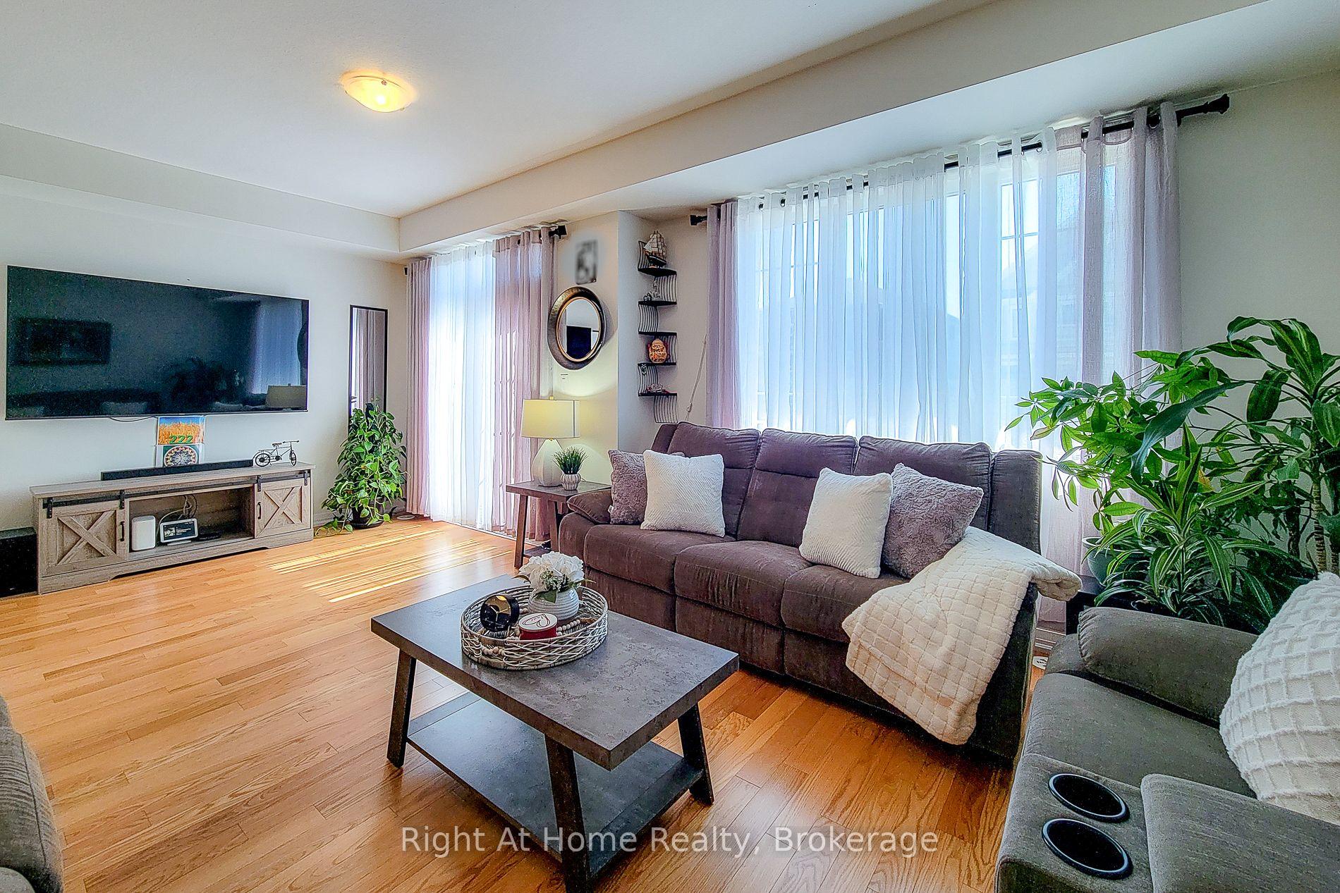 Photo 15 of 3 Norwich Crescent, Haldimand — HOMEH