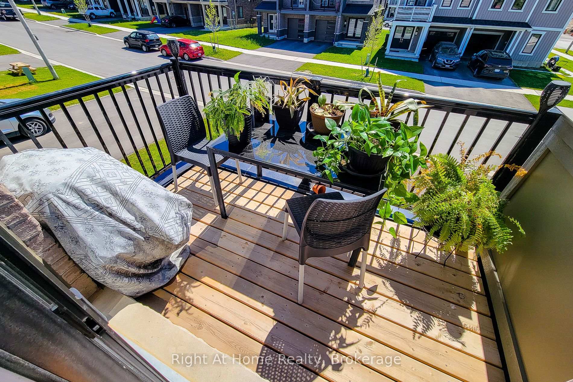 Photo 16 of 3 Norwich Crescent, Haldimand — HOMEH
