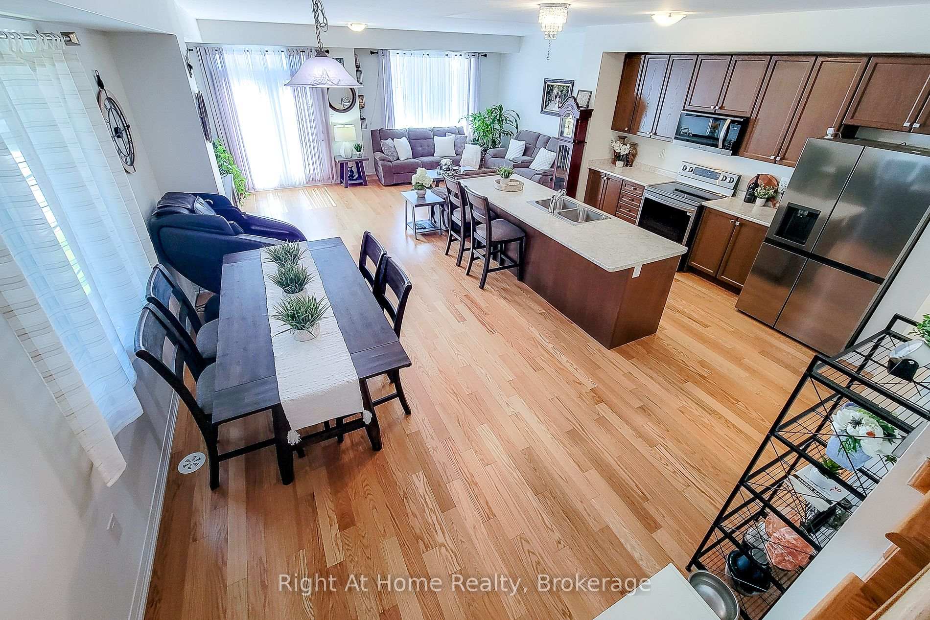 Photo 17 of 3 Norwich Crescent, Haldimand — HOMEH