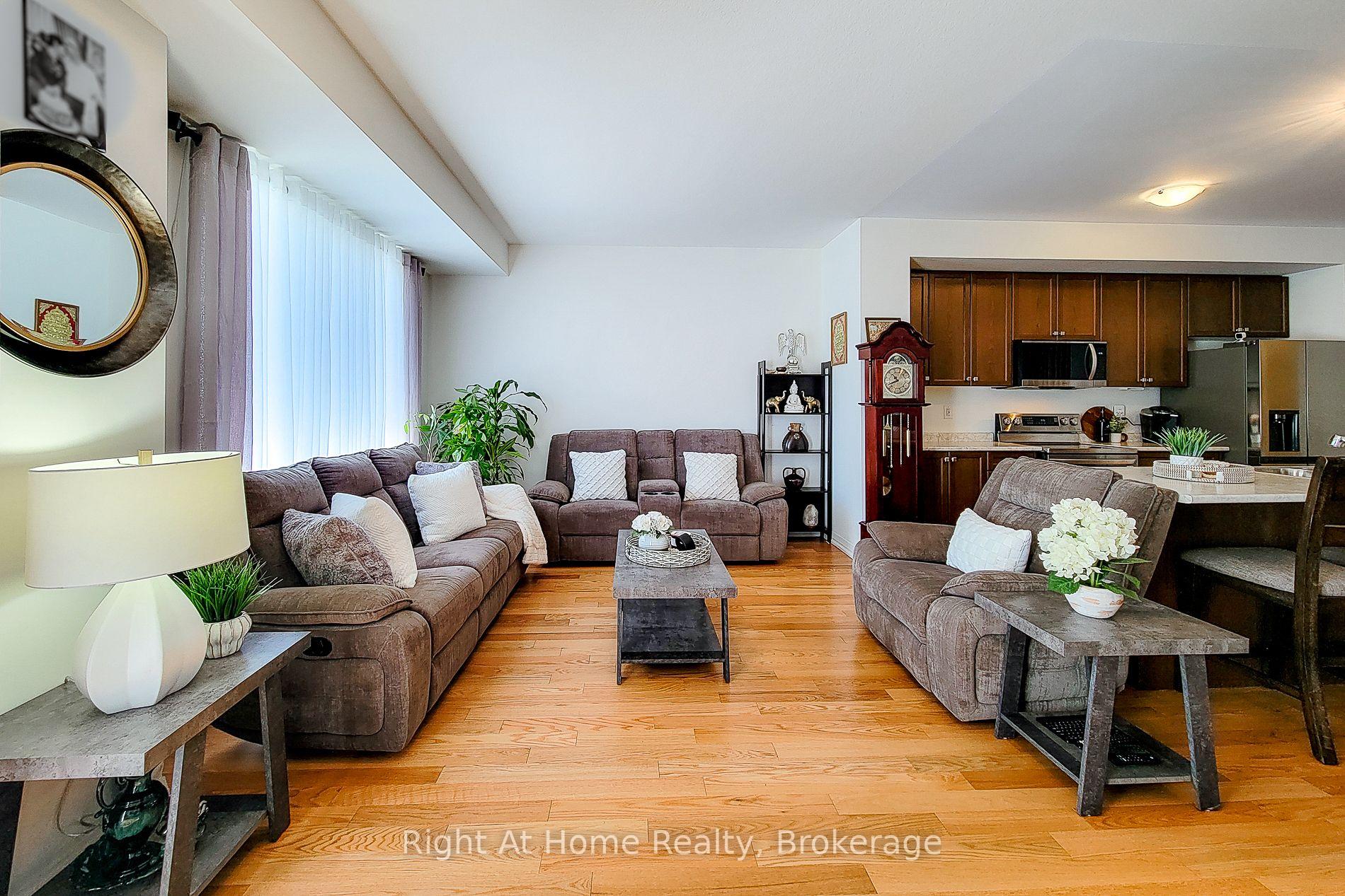 Photo 18 of 3 Norwich Crescent, Haldimand — HOMEH
