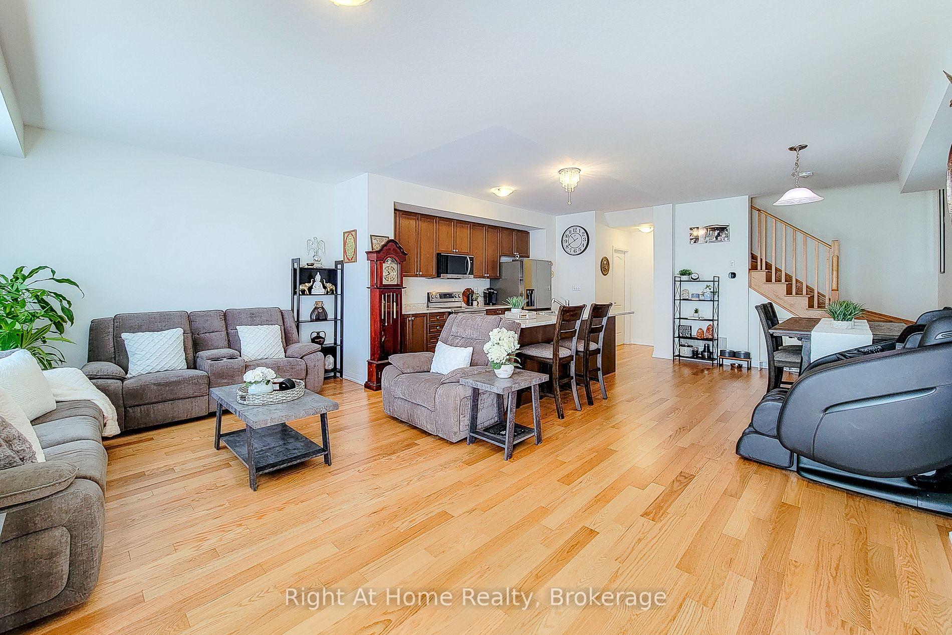 Photo 19 of 3 Norwich Crescent, Haldimand — HOMEH