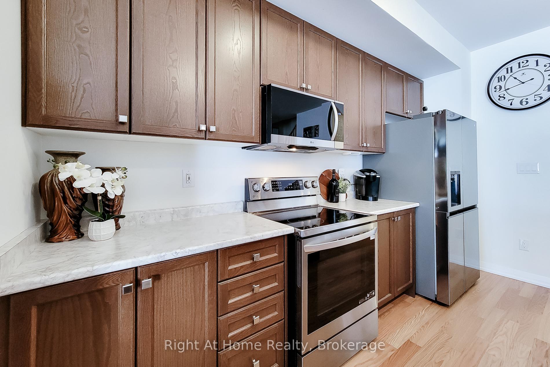 Photo 20 of 3 Norwich Crescent, Haldimand — HOMEH