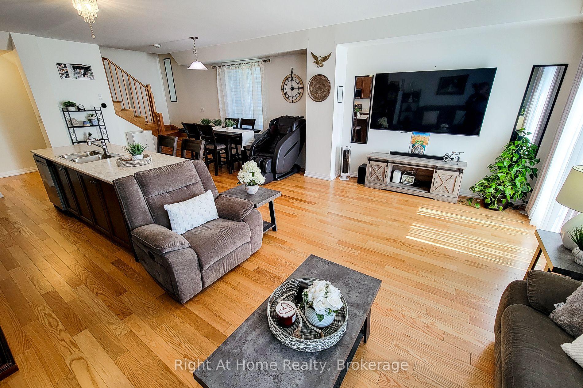 Photo 25 of 3 Norwich Crescent, Haldimand — HOMEH