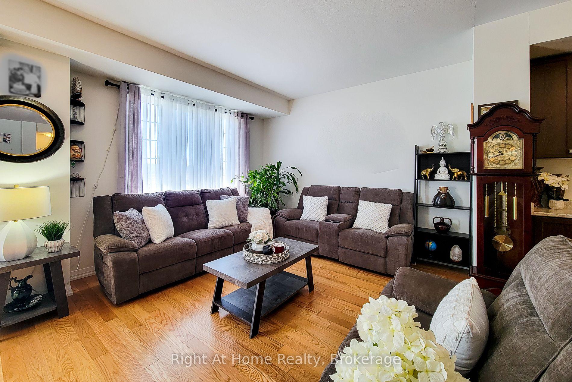 Photo 26 of 3 Norwich Crescent, Haldimand — HOMEH
