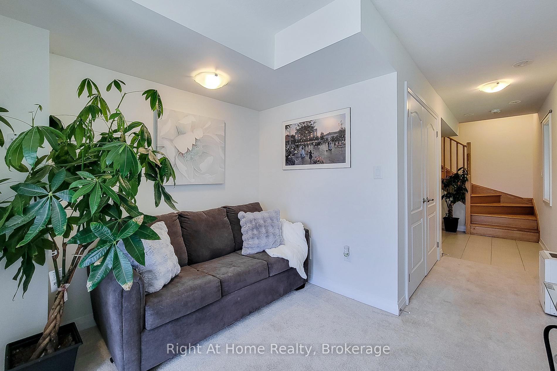 Photo 39 of 3 Norwich Crescent, Haldimand — HOMEH