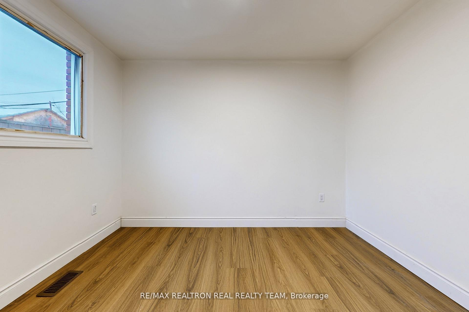 Photo 13 of Unit #C1, 1129 Cannon Street E, Hamilton, Crown Point — HOMEH