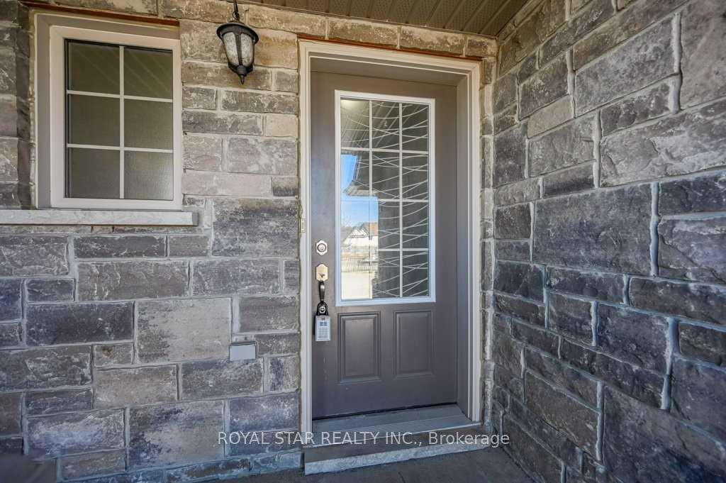 Photo 3 of Unit B8, 7 Upper Mercer Street, Kitchener, Grand River South — HOMEH