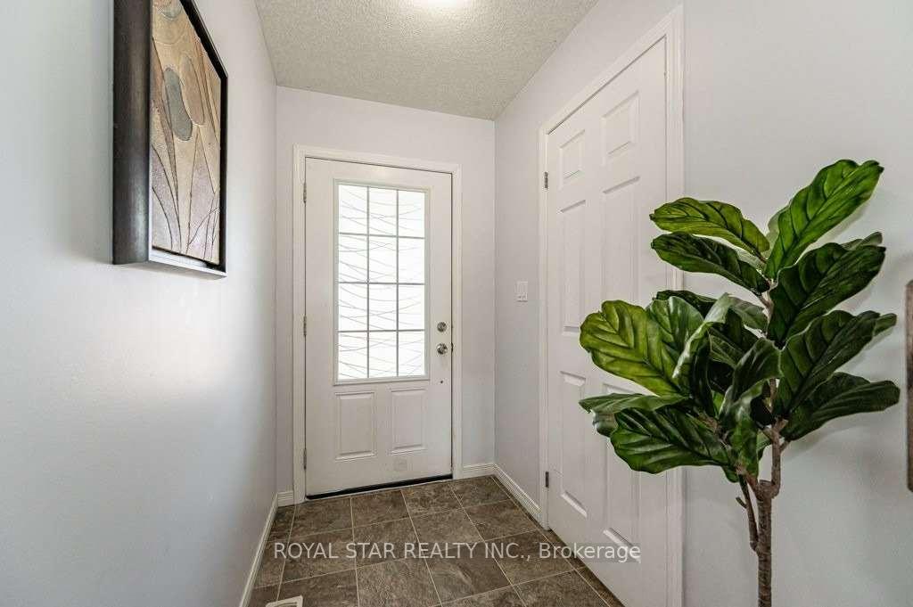 Photo 4 of Unit B8, 7 Upper Mercer Street, Kitchener, Grand River South — HOMEH